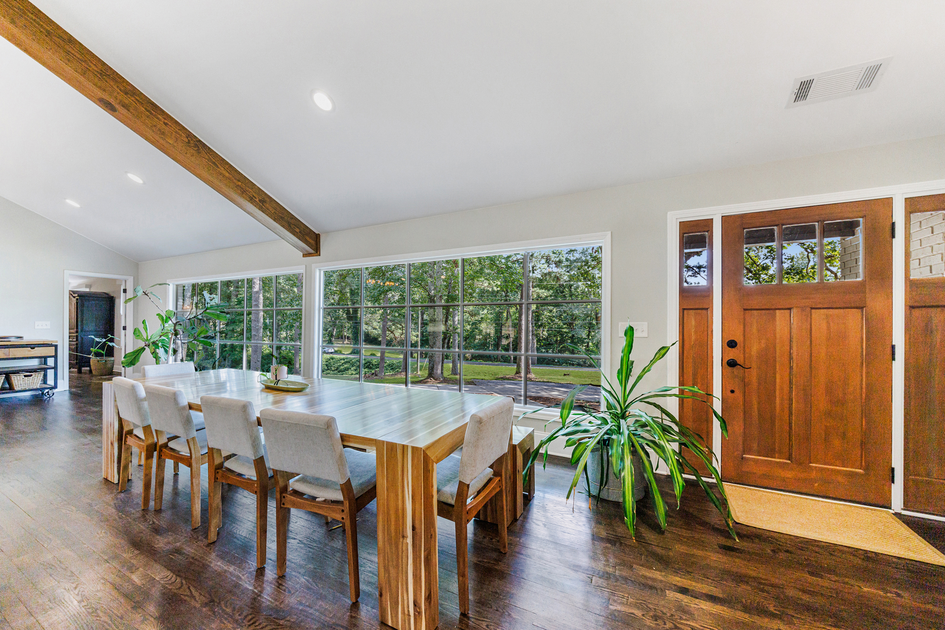  Stunning Fully Renovated Oasis on 2.4+/- Acres - 物件實景