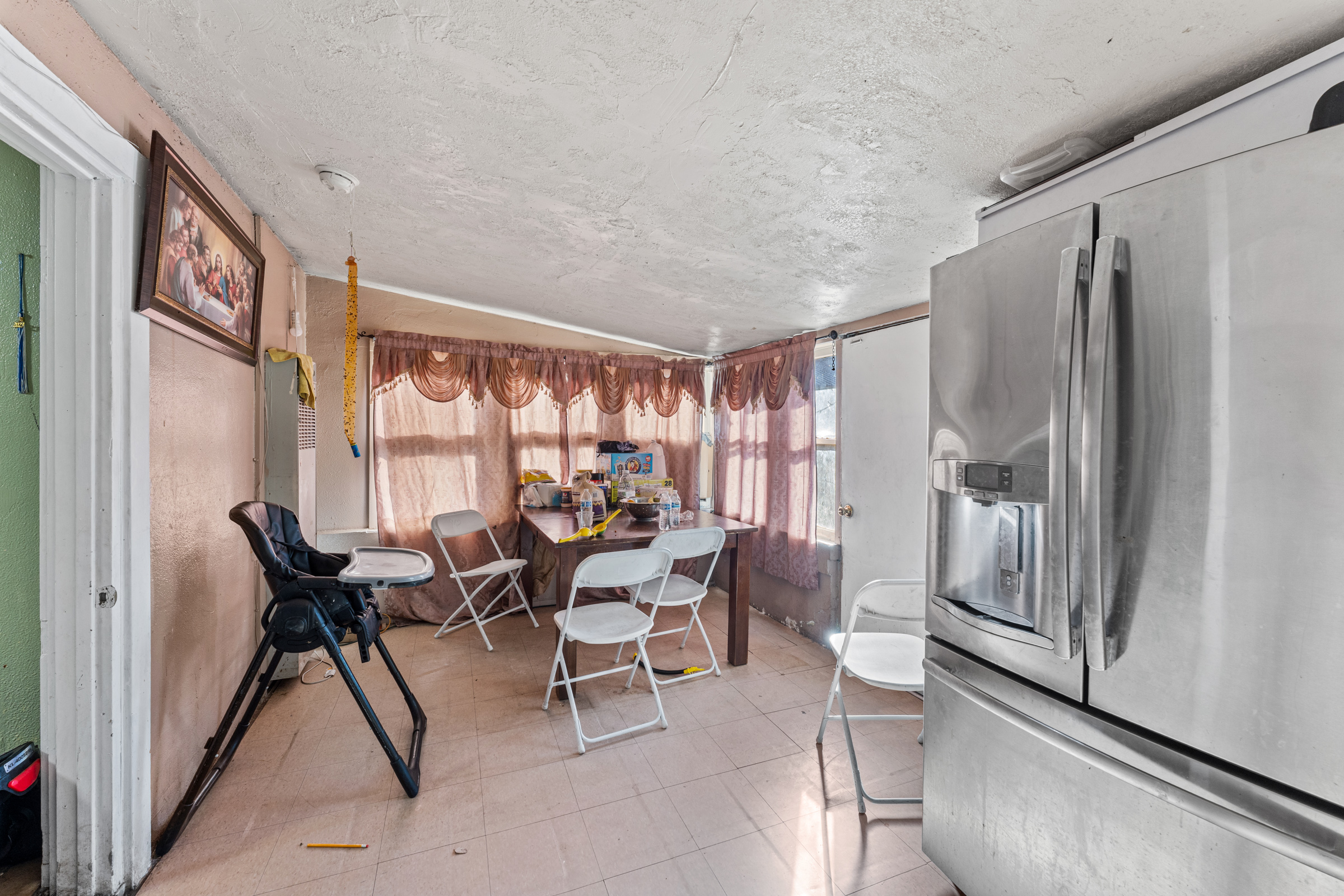 Fontana, California, 92336, United States, 7 Bedrooms Bedrooms, ,4 BathroomsBathrooms,Residential,For Sale,1988528