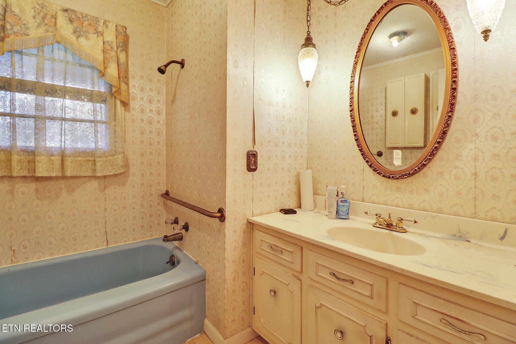 Crossville, Tennessee, 38555, United States, 2 Bedrooms Bedrooms, ,1 BathroomBathrooms,Residential,For Sale,1982388