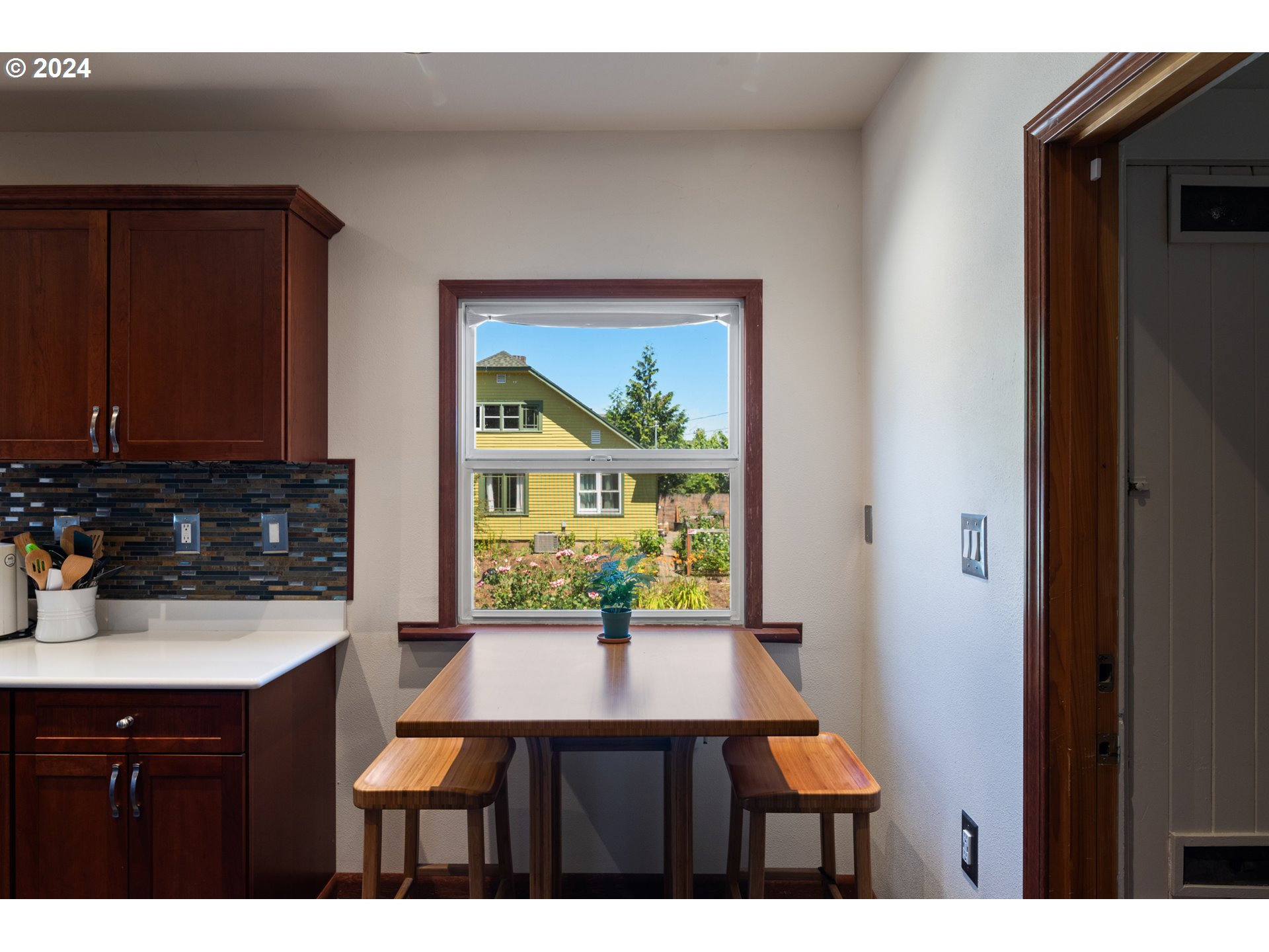 Portland, Oregon, 97211, United States, 5 Bedrooms Bedrooms, ,2 BathroomsBathrooms,Residential,For Sale,1976377