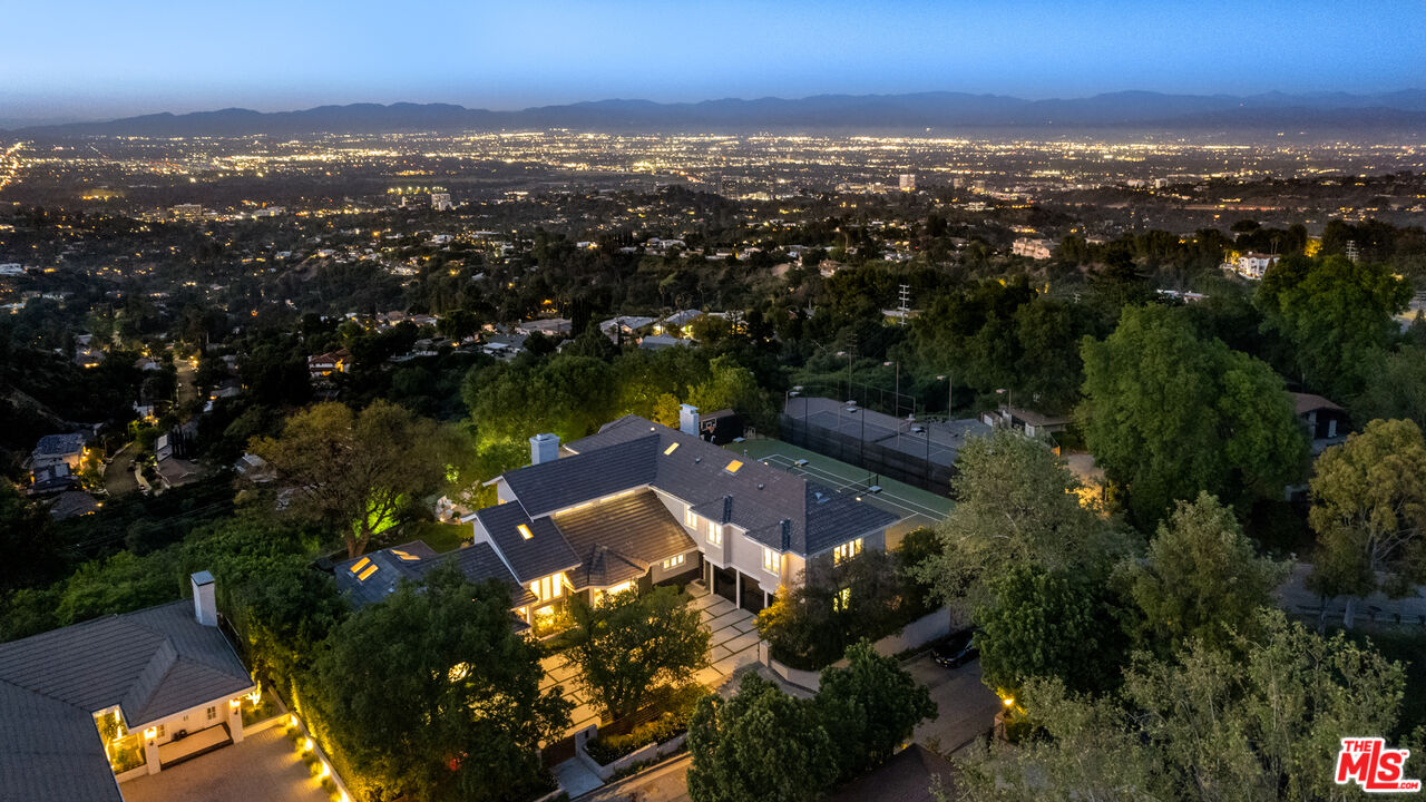 Los Angeles, California, 90049, United States, 5 Bedrooms Bedrooms, ,4 BathroomsBathrooms,Residential,For Sale,1889913