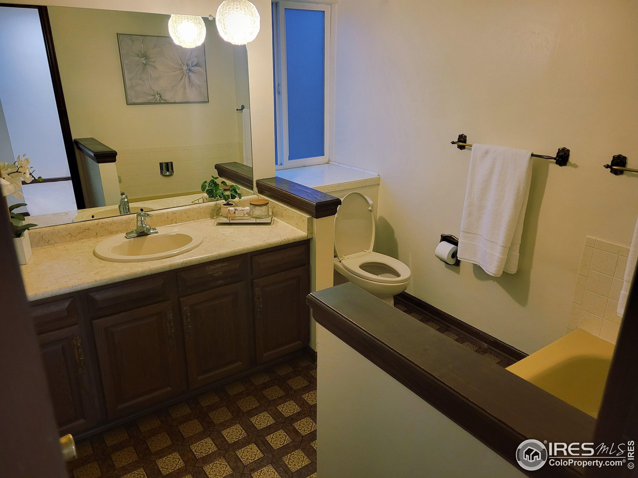 Boulder, Colorado, 80301, United States, 4 Bedrooms Bedrooms, ,3 BathroomsBathrooms,Residential,For Sale,1903516