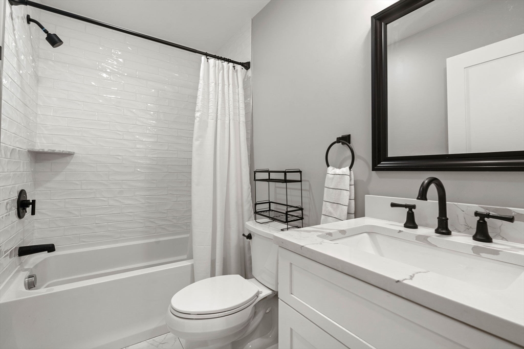 Boston, Massachusetts, 02128, United States, 2 Bedrooms Bedrooms, ,2 BathroomsBathrooms,Residential,For Sale,1868682