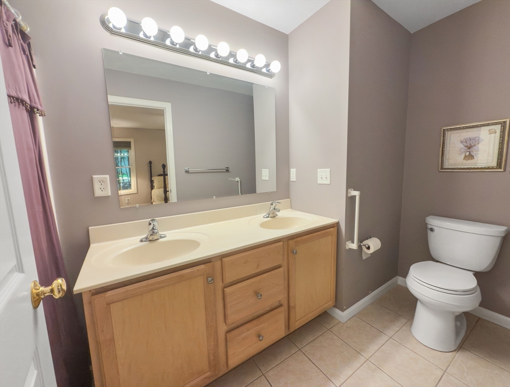 Haverhill, Massachusetts, 01830, United States, 2 Bedrooms Bedrooms, ,3 BathroomsBathrooms,Residential,For Sale,1940361
