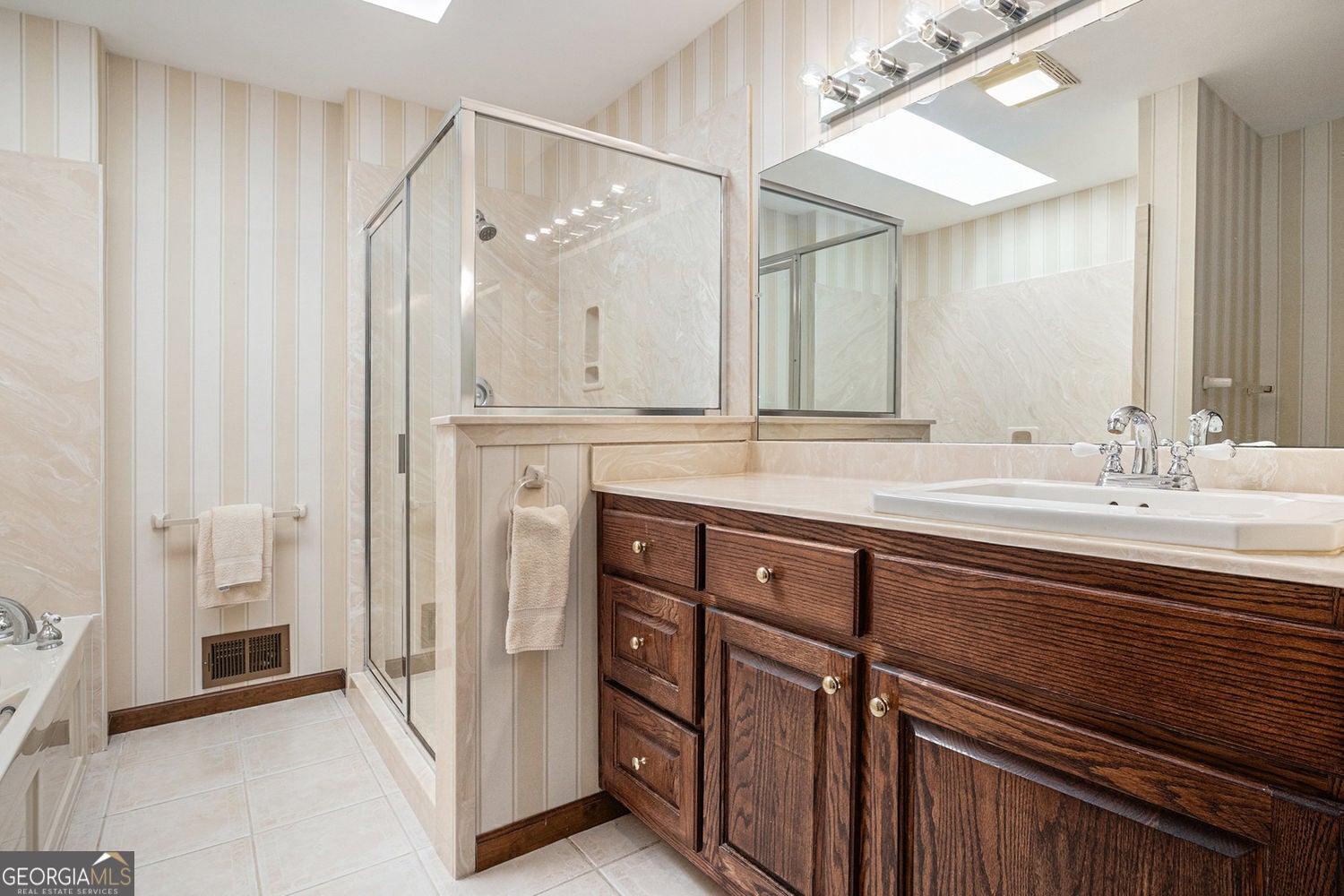 Dahlonega, Georgia, 30533, United States, 3 Bedrooms Bedrooms, ,2 BathroomsBathrooms,Residential,For Sale,1858994