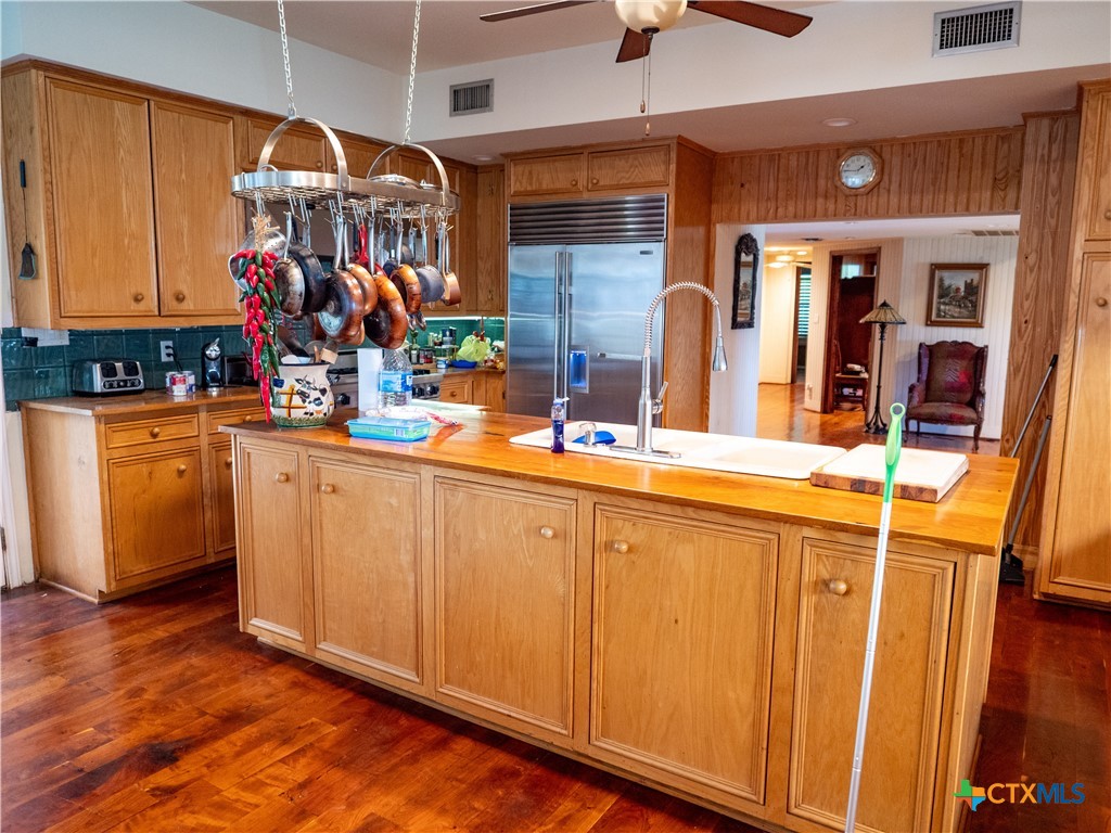 Edna, Texas, 77957, United States, 5 Bedrooms Bedrooms, ,5 BathroomsBathrooms,Residential,For Sale,1770365