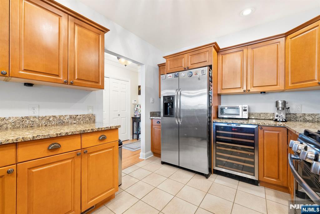 Edgewater, New Jersey, 07020, United States, 2 Bedrooms Bedrooms, ,2 BathroomsBathrooms,Residential,For Sale,1934539
