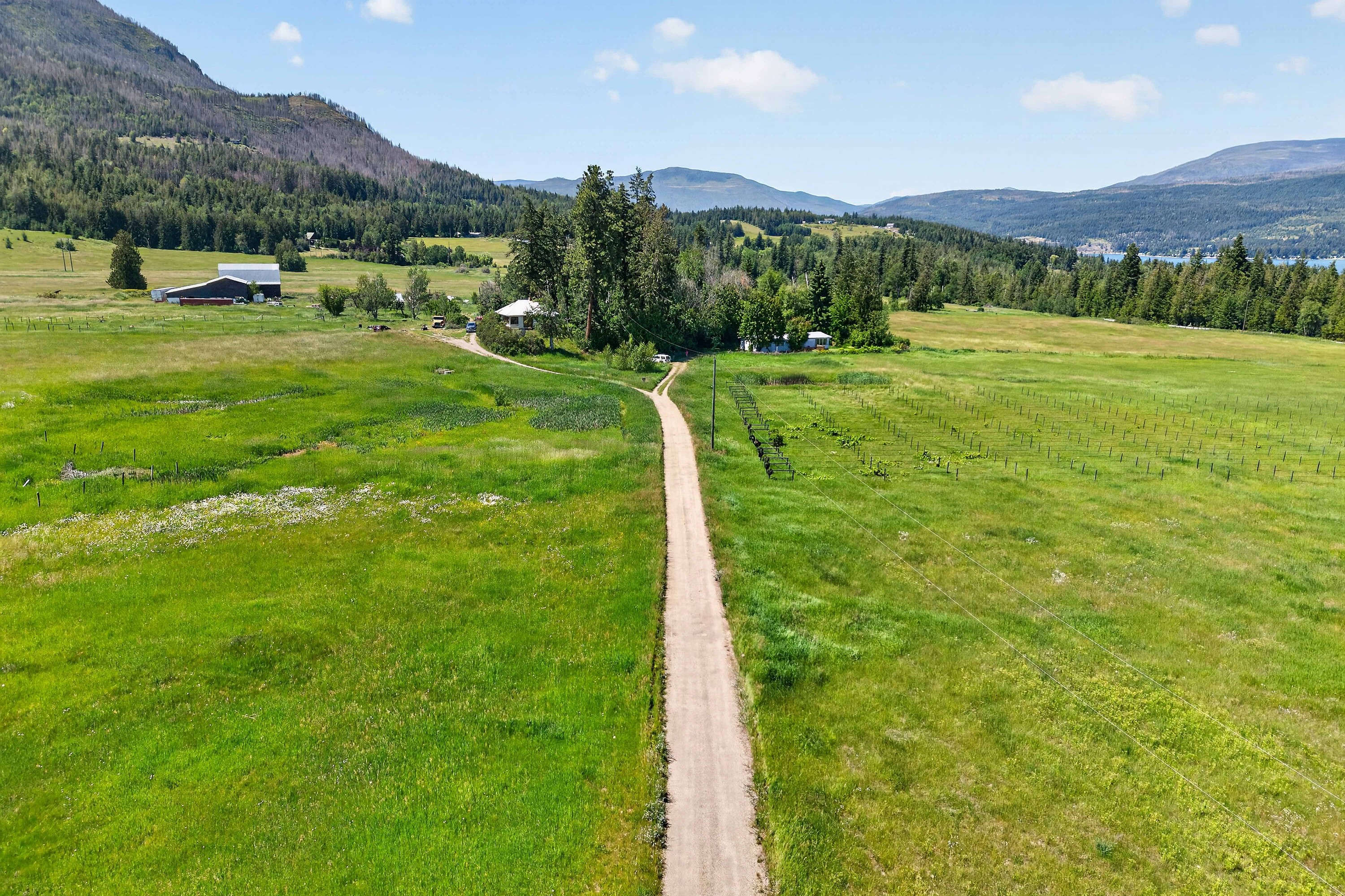  158 Acre Lakeview Homestead - 物件實景