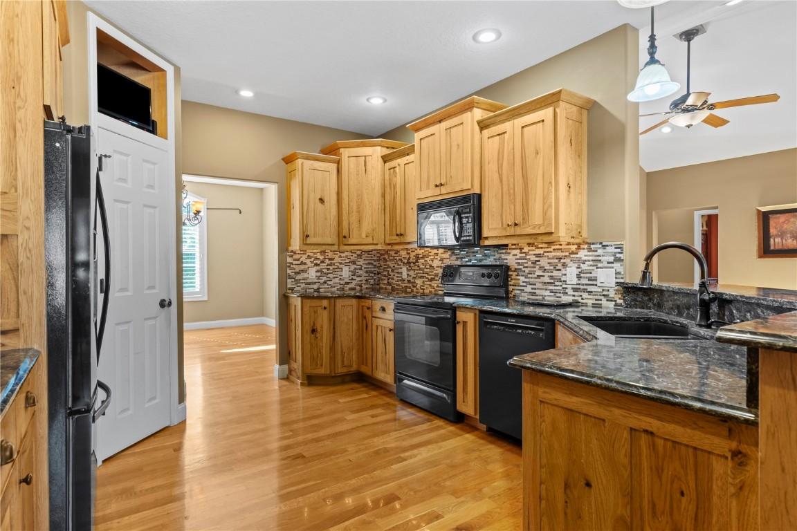 Vinton, Iowa, 52349, United States, 5 Bedrooms Bedrooms, ,3 BathroomsBathrooms,Residential,For Sale,1979270