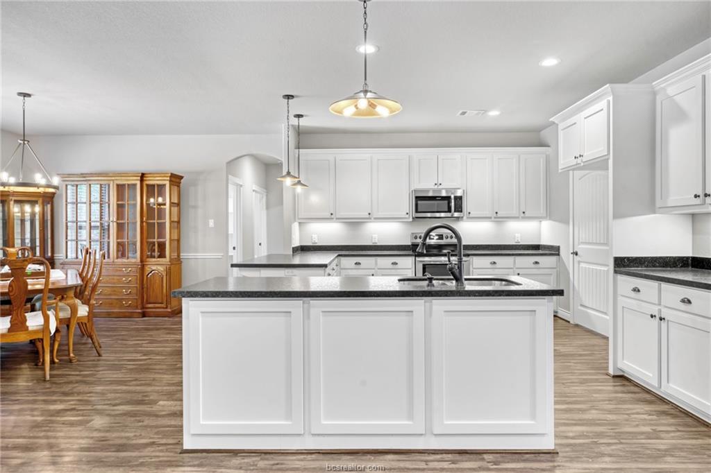 North Zulch, Texas, 77872, United States, 4 Bedrooms Bedrooms, ,3 BathroomsBathrooms,Residential,For Sale,1920538