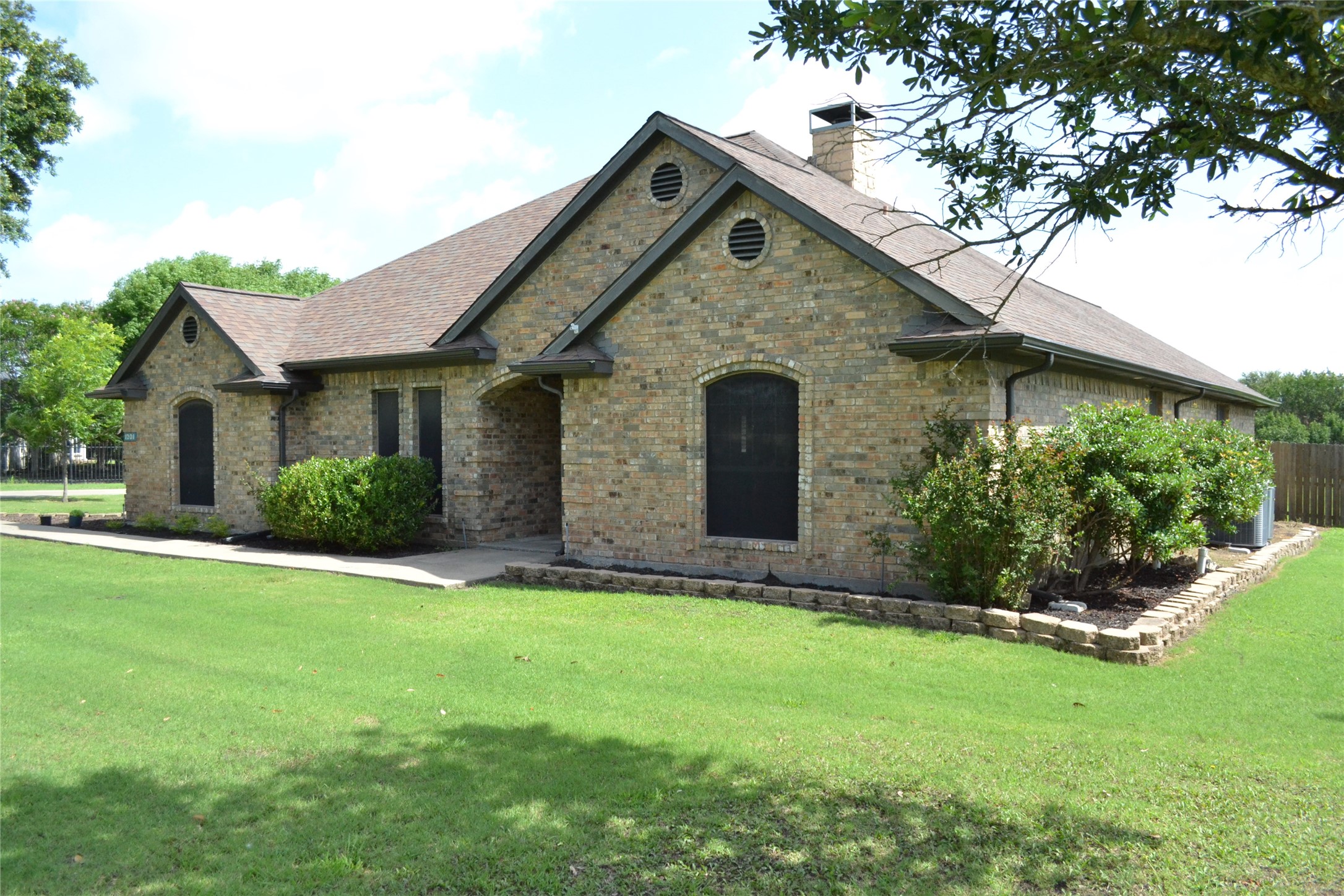 Talty, Texas, 75160, United States, 6 Bedrooms Bedrooms, ,4 BathroomsBathrooms,Residential,For Sale,1970411