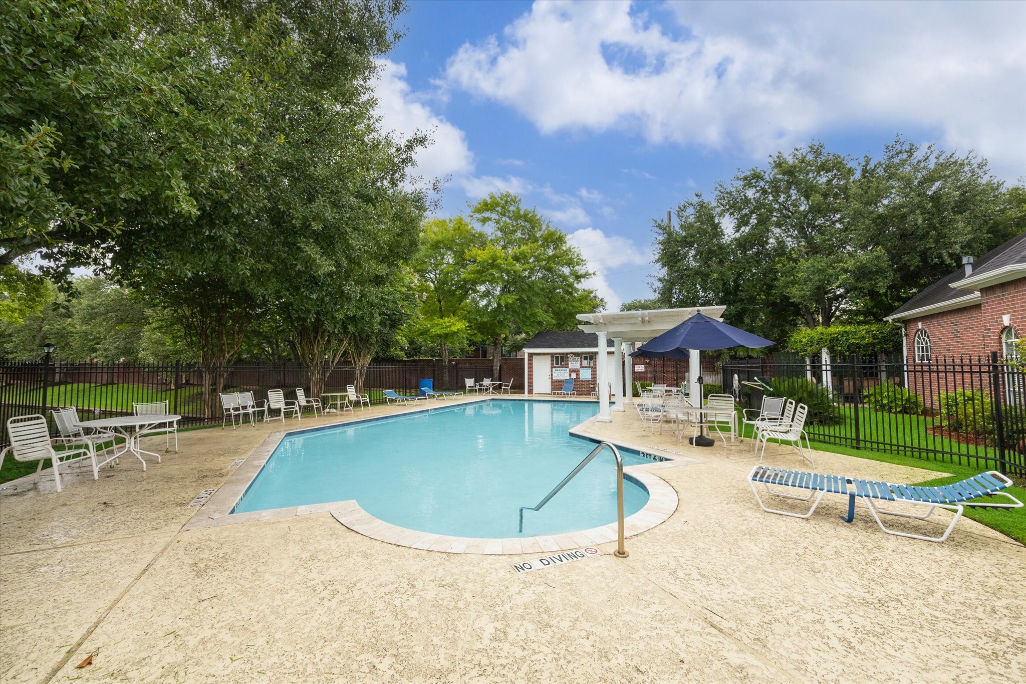  1502 Lakeside Enclave Drive - 物件實景