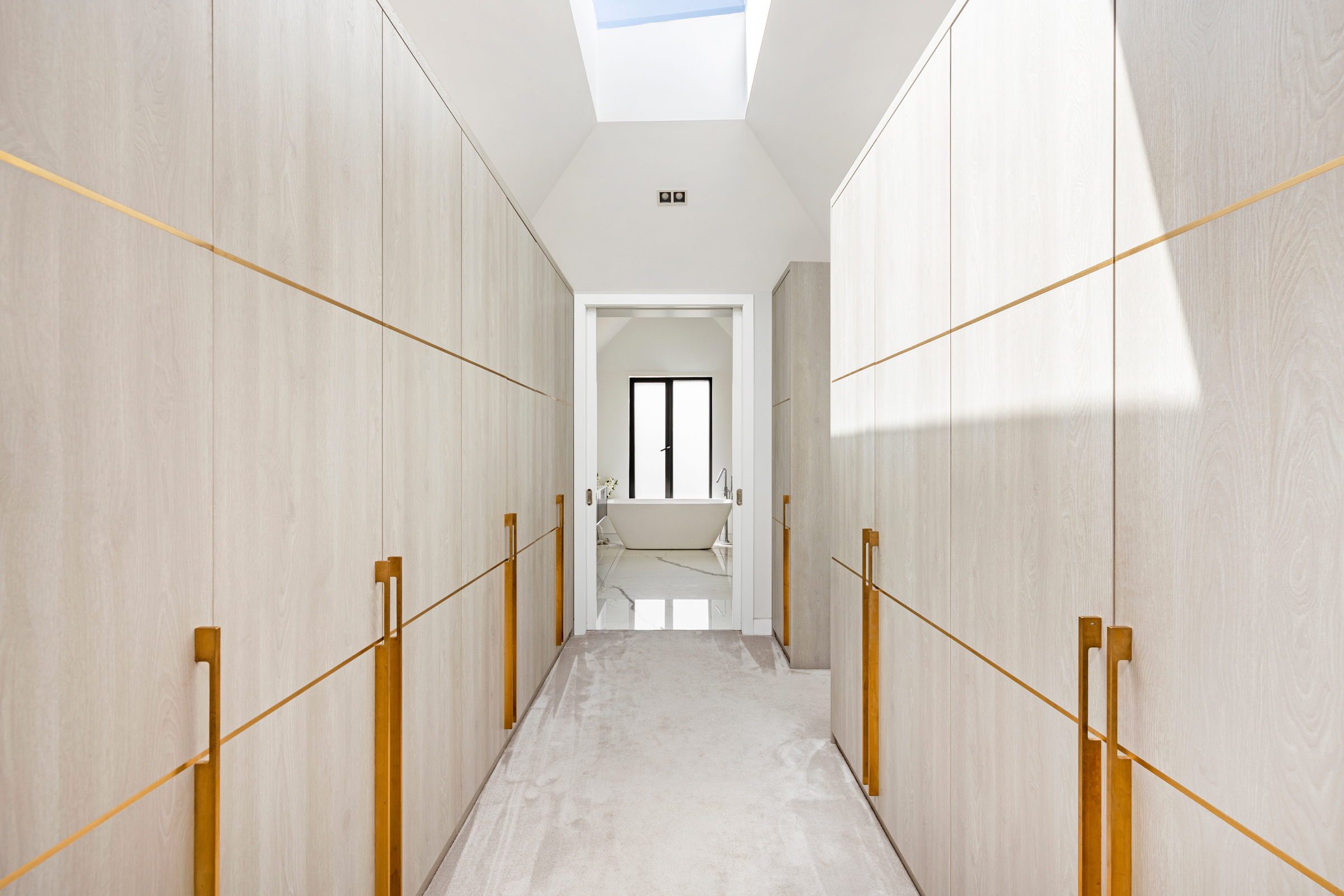  A seven-bedroom contemporary house built around a century-old olive tree - 物件實景