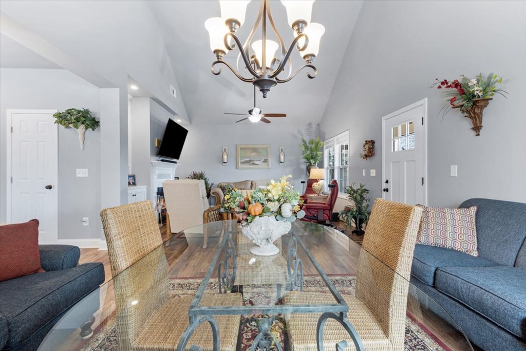 Blue Ridge, Georgia, 30513, United States, 3 Bedrooms Bedrooms, ,2 BathroomsBathrooms,Residential,For Sale,1979070