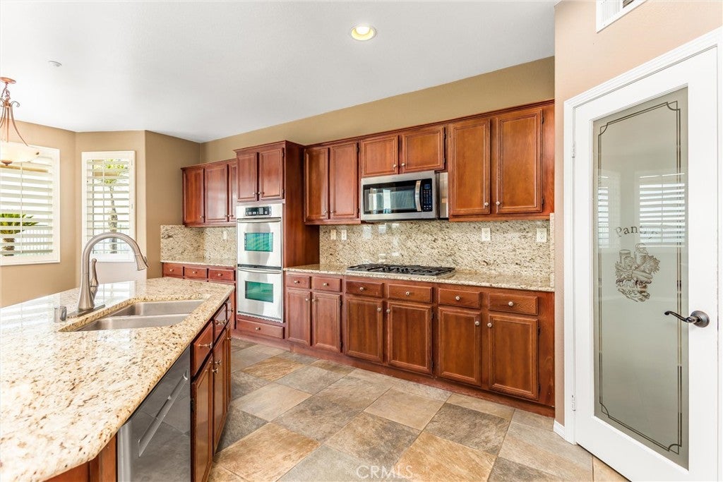 Highland, California, 92346, United States, 5 Bedrooms Bedrooms, ,5 BathroomsBathrooms,Residential,For Sale,1989215