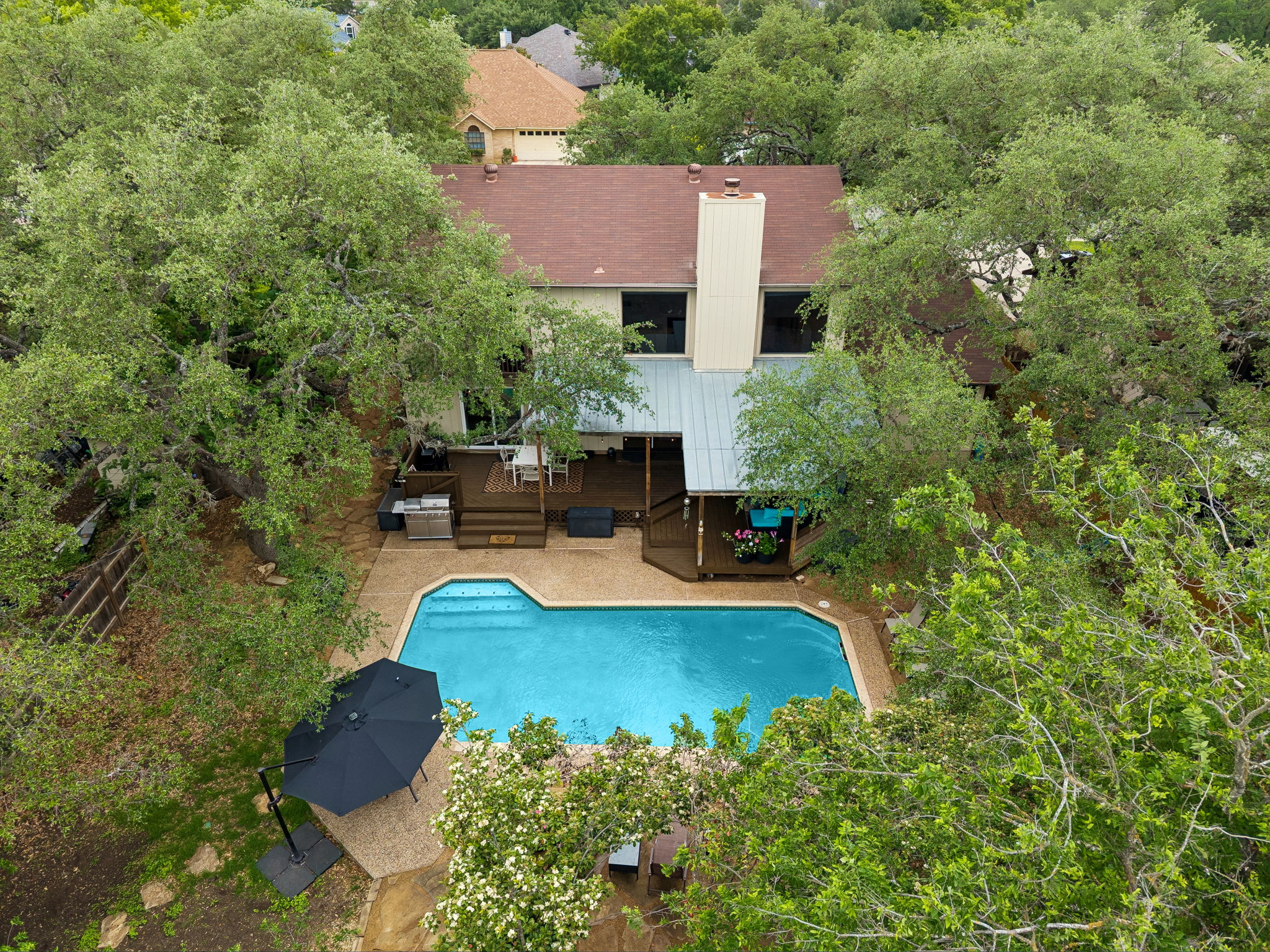  Oak-Canopied Retreat with Pool and Media Room - 物件實景