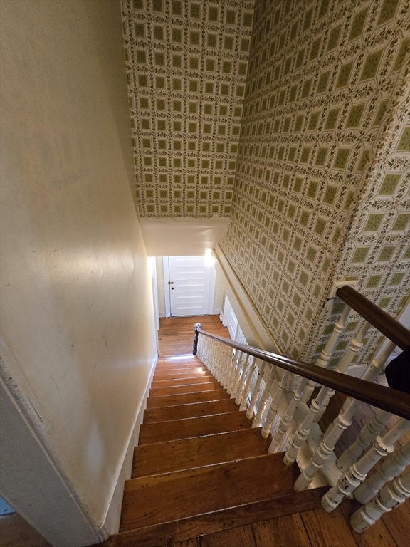 Amherst, Massachusetts, 01002, United States, 5 Bedrooms Bedrooms, ,2 BathroomsBathrooms,Residential,For Sale,1979386