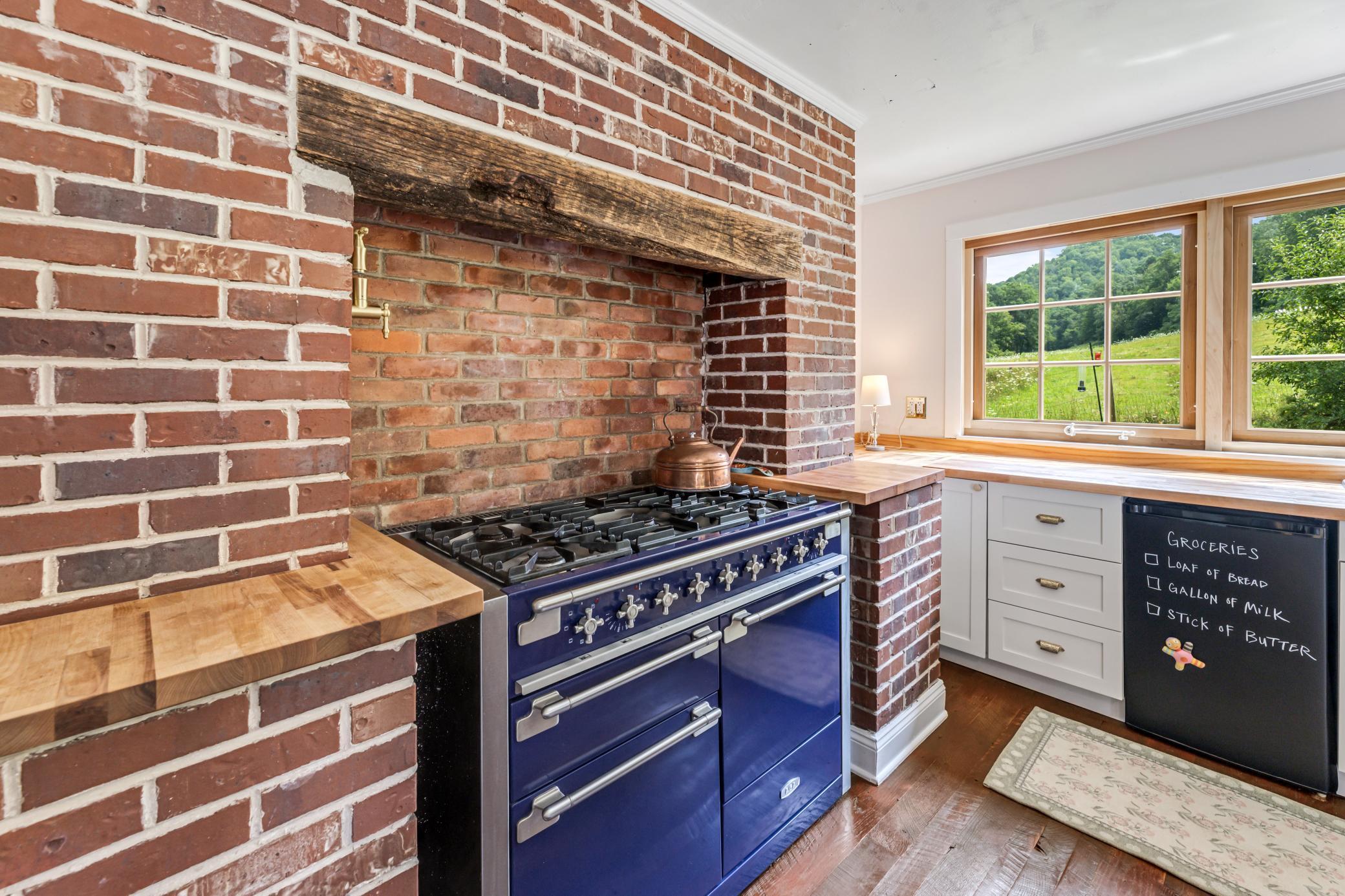 Winona, Minnesota, 55987, United States, 5 Bedrooms Bedrooms, ,2 BathroomsBathrooms,Residential,For Sale,2005788