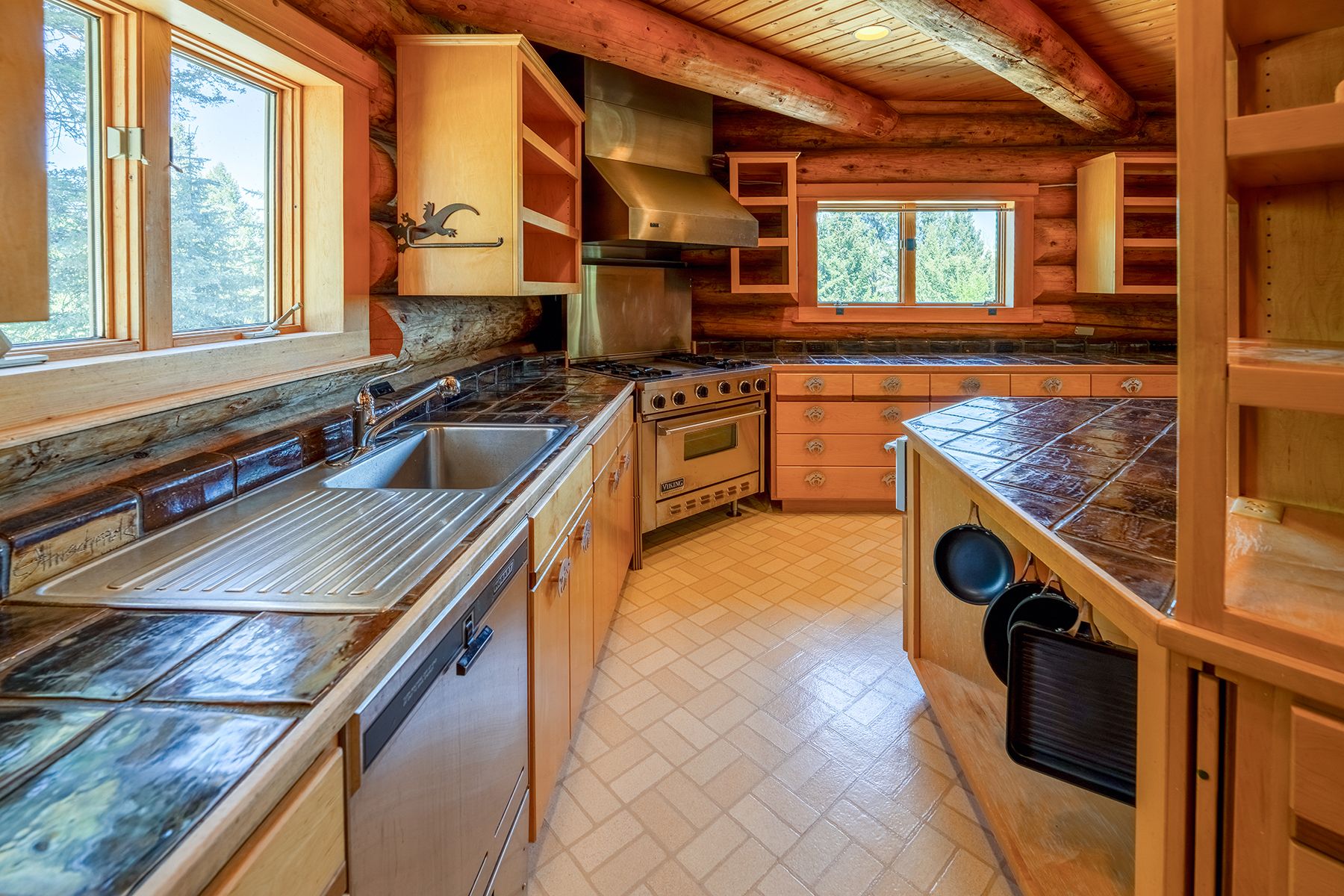  Keats Grove Log Home - 物件實景