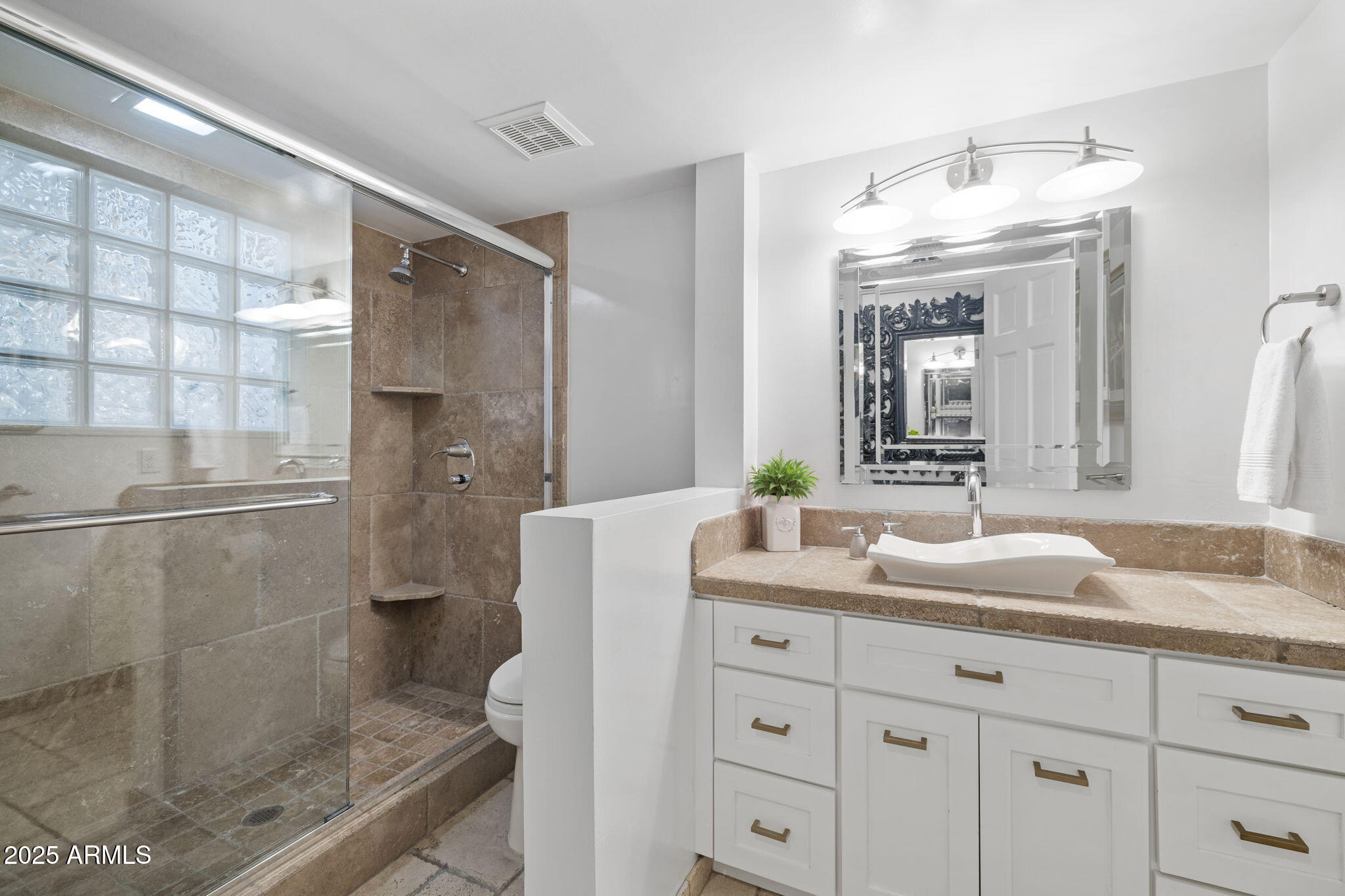 Phoenix, Arizona, 85016, United States, 3 Bedrooms Bedrooms, ,3 BathroomsBathrooms,Residential,For Sale,1987948