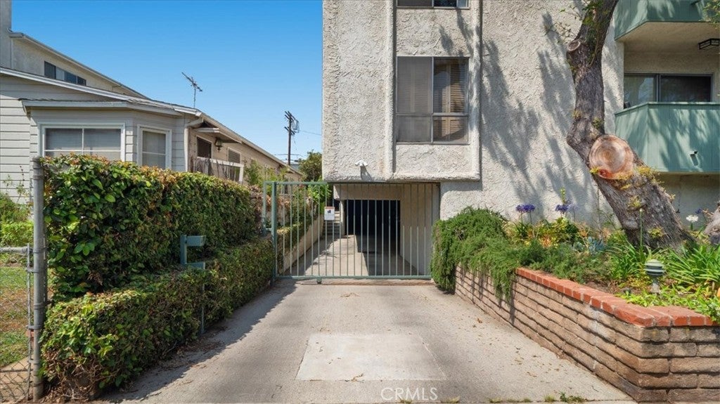 Los Angeles, California, 90034, United States, 2 Bedrooms Bedrooms, ,2 BathroomsBathrooms,Residential,For Sale,2025767