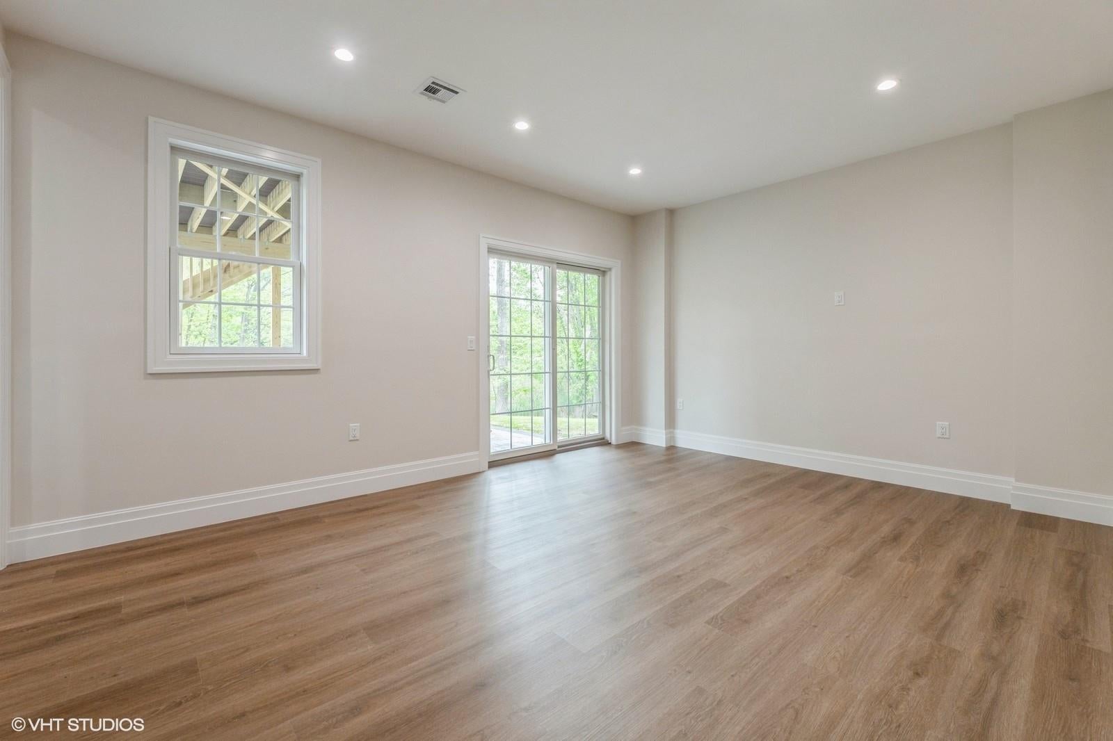 Valley Cottage, New York, 10989, United States, 4 Bedrooms Bedrooms, ,3 BathroomsBathrooms,Residential,For Sale,1823419
