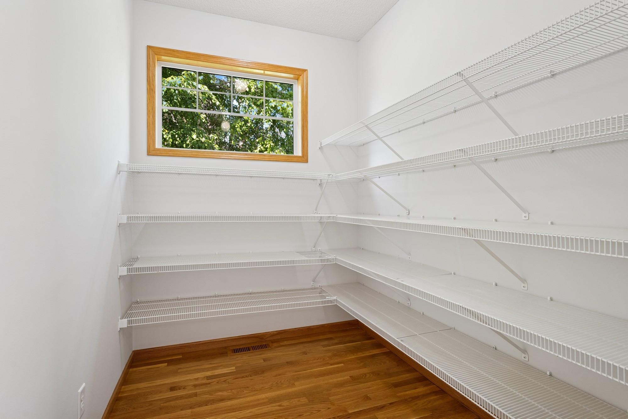 Woodbury, Minnesota, 55129, United States, 5 Bedrooms Bedrooms, ,3 BathroomsBathrooms,Residential,For Sale,1917665