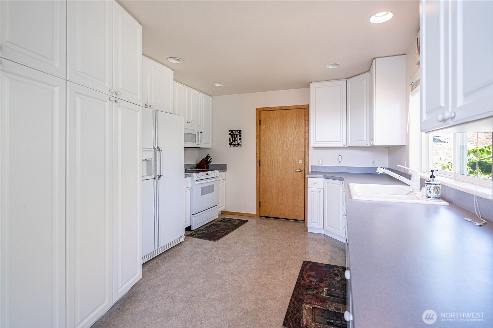Chelan, Washington, 98816, United States, 3 Bedrooms Bedrooms, ,3 BathroomsBathrooms,Residential,For Sale,1827757
