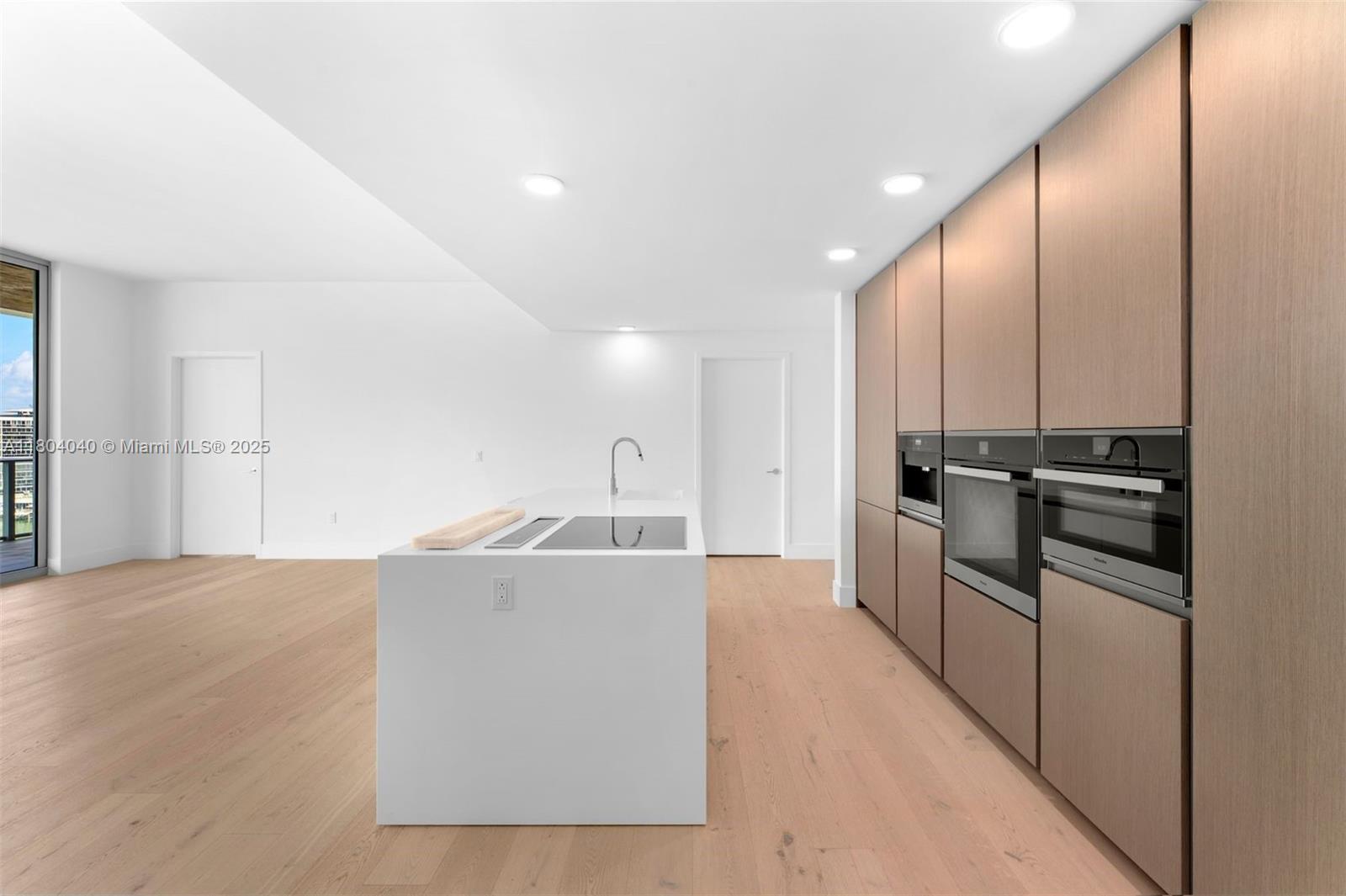 Miami Beach, Florida, 33141, United States, 2 Bedrooms Bedrooms, ,3 BathroomsBathrooms,Residential,For Sale,1828109