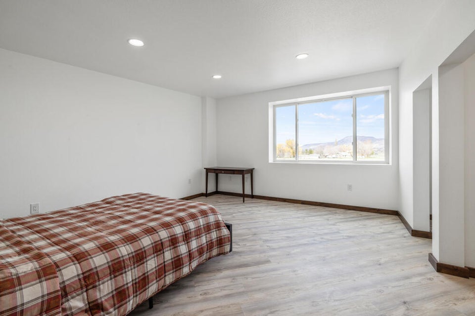 Klamath Falls, Oregon, 97603, United States, 3 Bedrooms Bedrooms, ,3 BathroomsBathrooms,Residential,For Sale,1878382