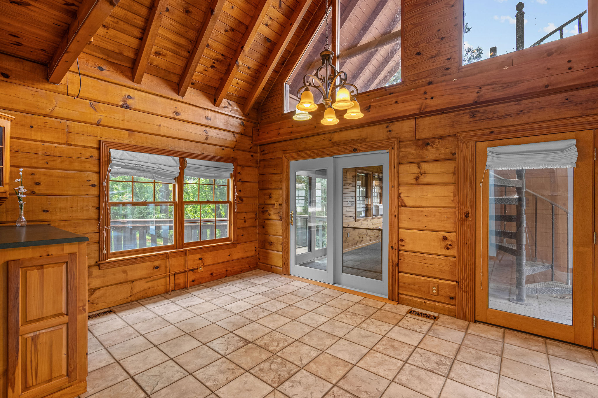 Dandridge, Tennessee, 37725, United States, 2 Bedrooms Bedrooms, ,2 BathroomsBathrooms,Residential,For Sale,1928860