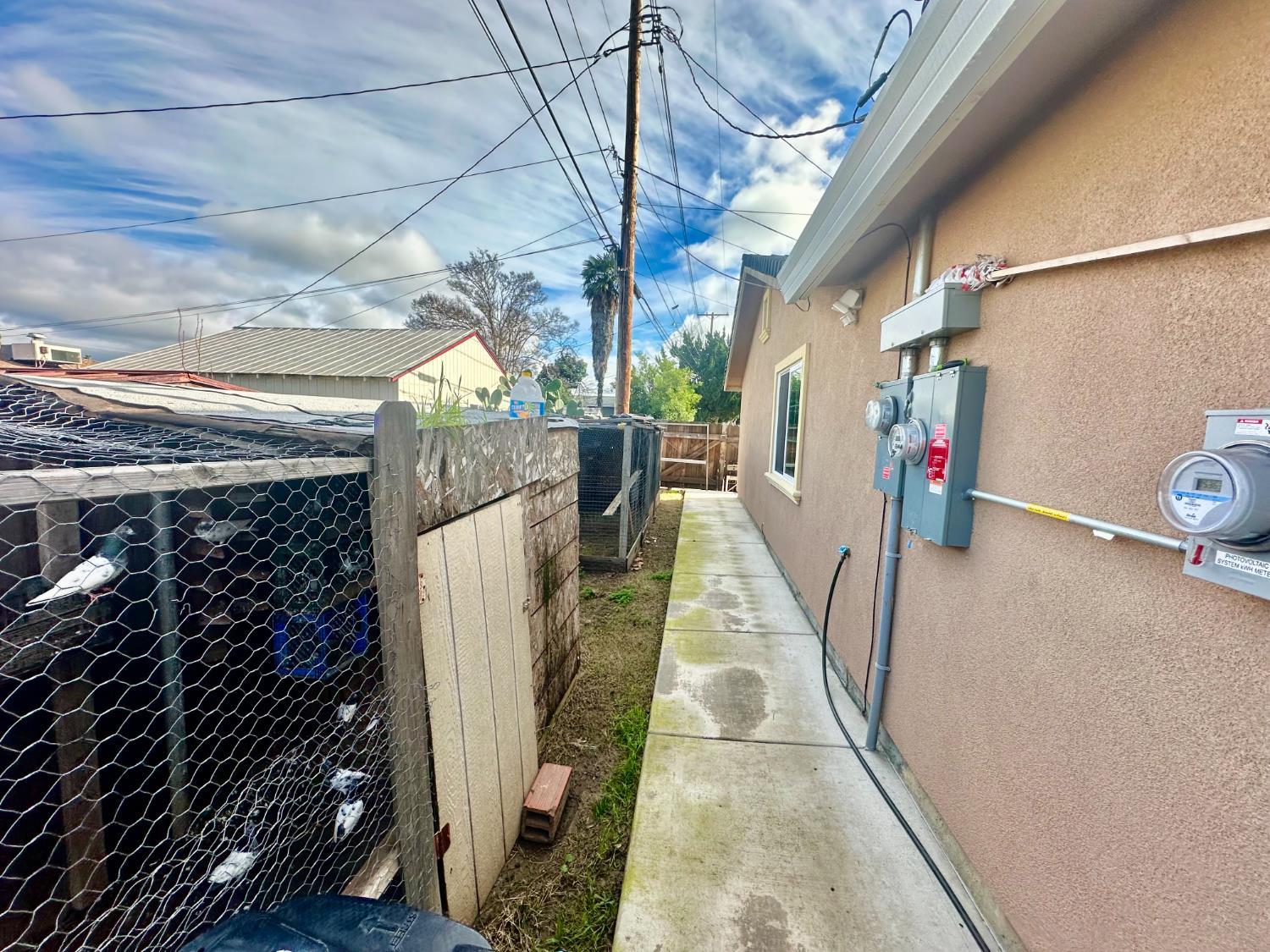 Lodi, California, 95240, United States, 3 Bedrooms Bedrooms, ,2 BathroomsBathrooms,Residential,For Sale,2009722