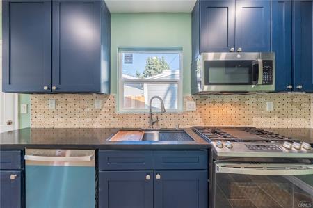 Los Angeles, California, 90019, United States, 2 Bedrooms Bedrooms, ,2 BathroomsBathrooms,Residential,For Sale,2001509