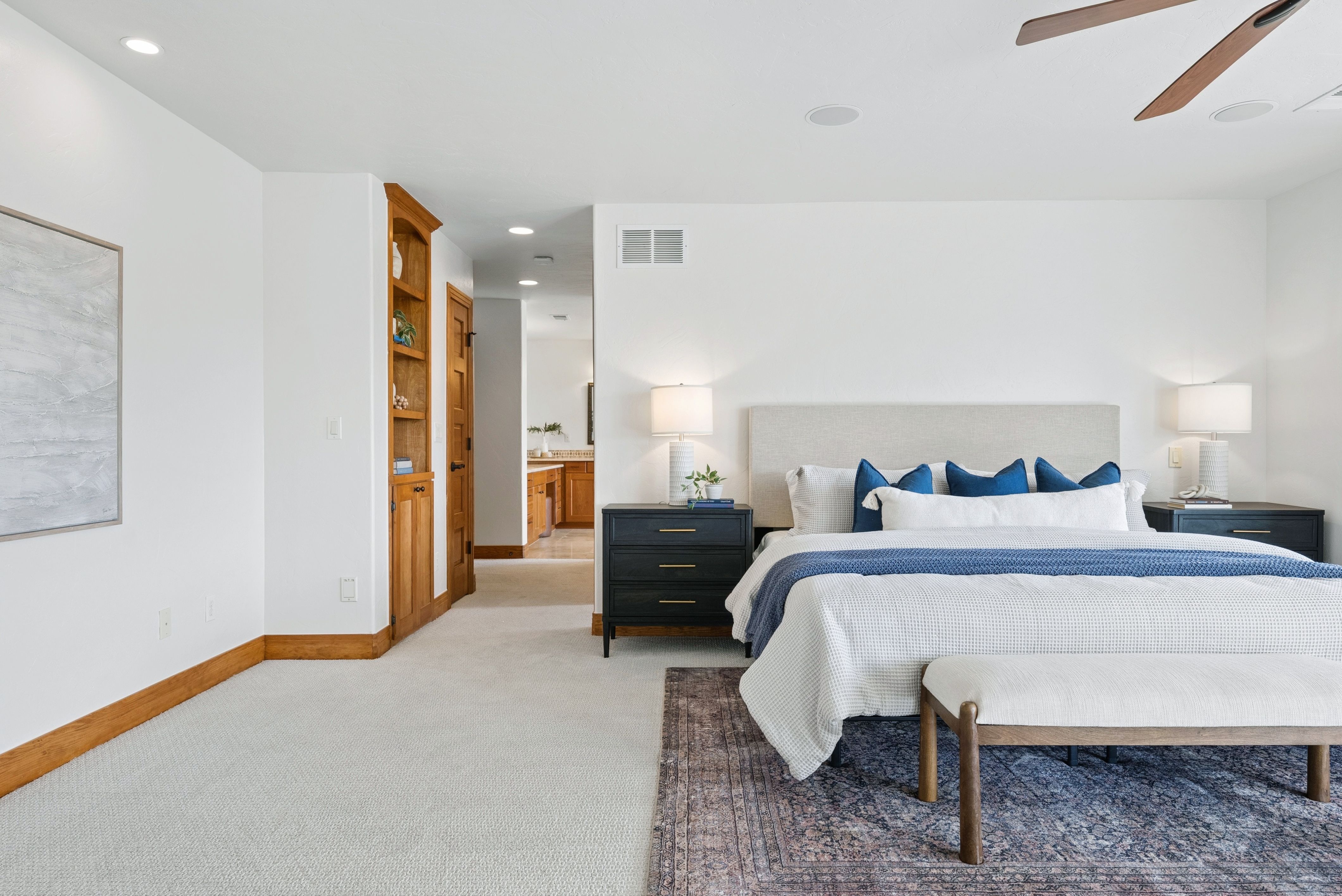  Set high on a hill in The Timbers and backing to open space - 物件實景