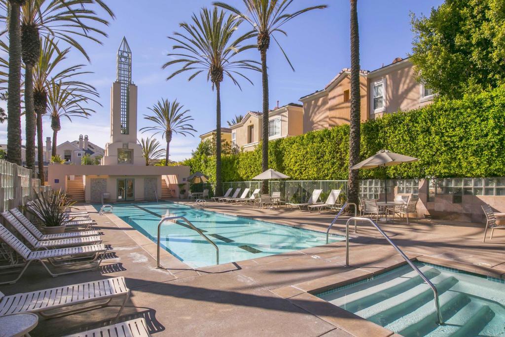 San Diego, California, 92130, United States, 4 Bedrooms Bedrooms, ,4 BathroomsBathrooms,Residential,For Sale,1885282