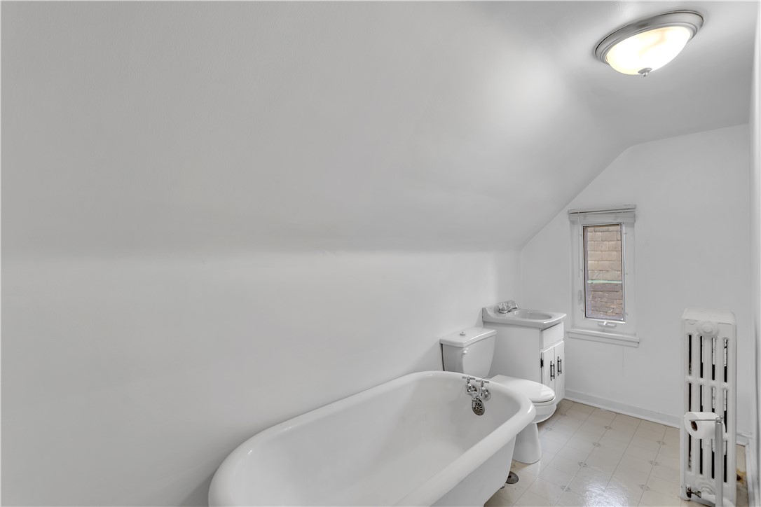 Point Breeze, Pennsylvania, 15208, United States, 4 Bedrooms Bedrooms, ,4 BathroomsBathrooms,Residential,For Sale,1990871