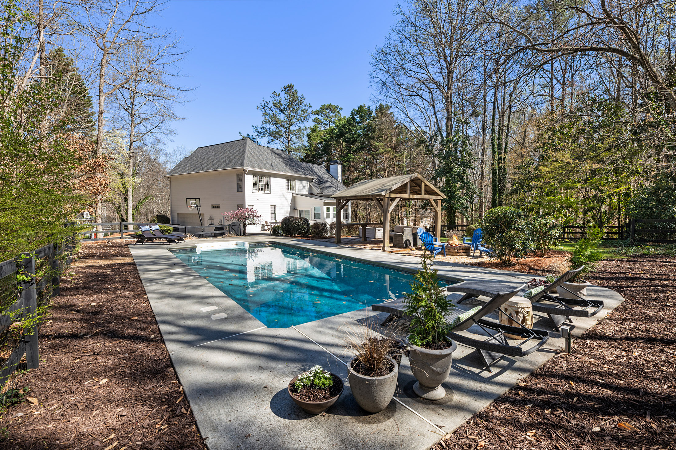  Charming Home Offers the Perfect Blend of Charm, Function, and Location - 物件實景