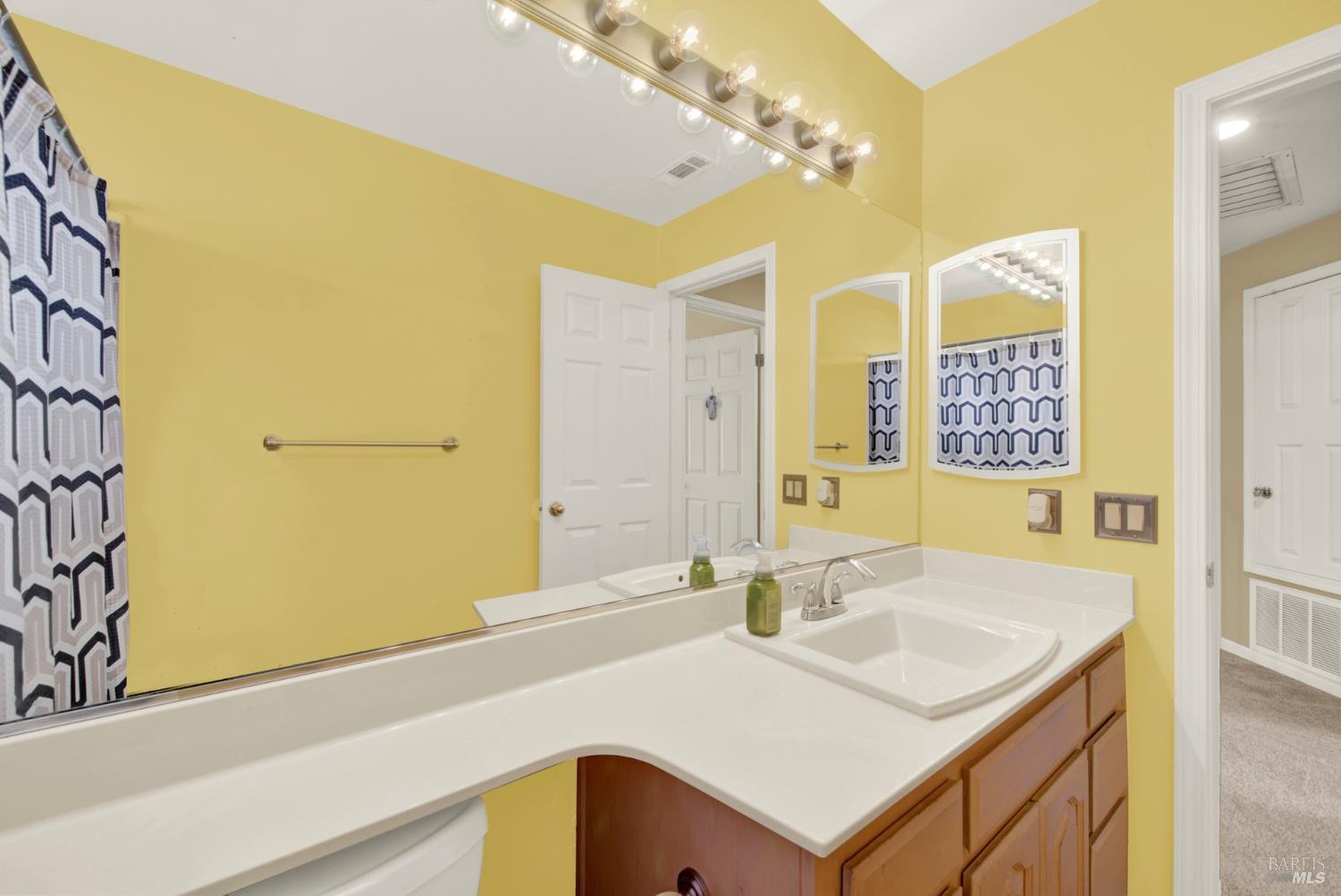 Dixon, California, 95620, United States, 5 Bedrooms Bedrooms, ,3 BathroomsBathrooms,Residential,For Sale,1992877