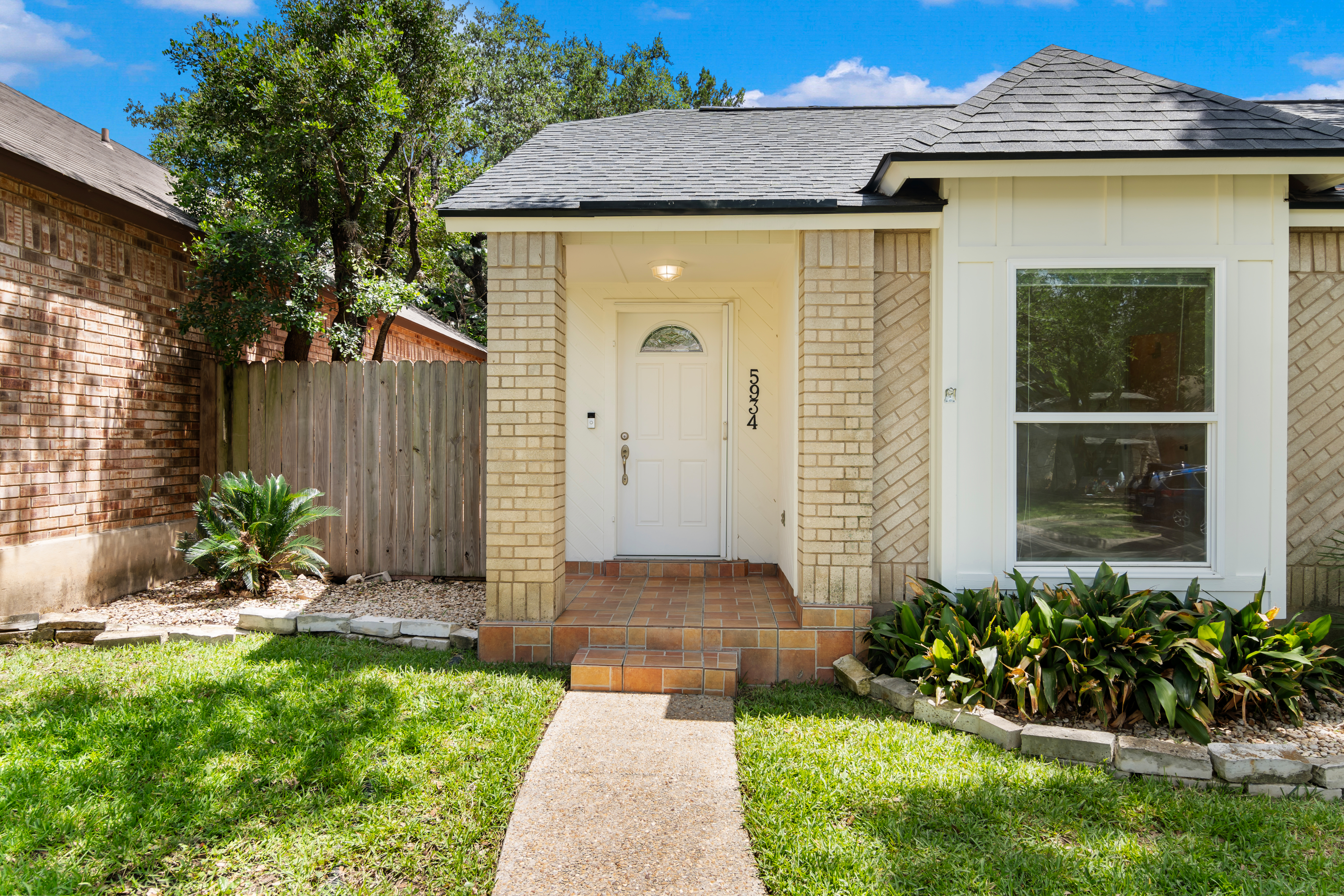  Spacious Woodridge Gem with Fireplace - 物件實景