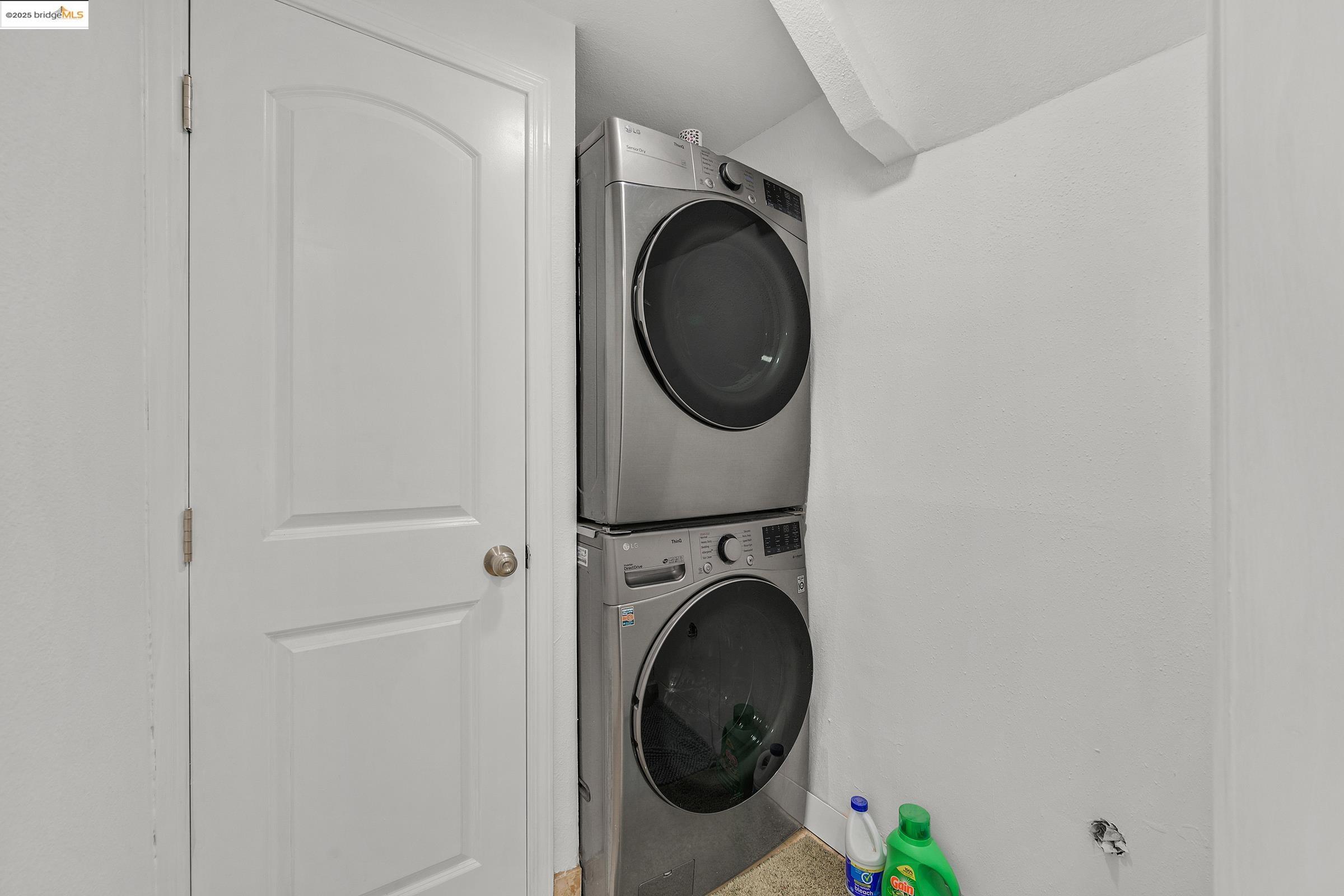 El Sobrante, California, 94803, United States, 4 Bedrooms Bedrooms, ,3 BathroomsBathrooms,Residential,For Sale,1986532