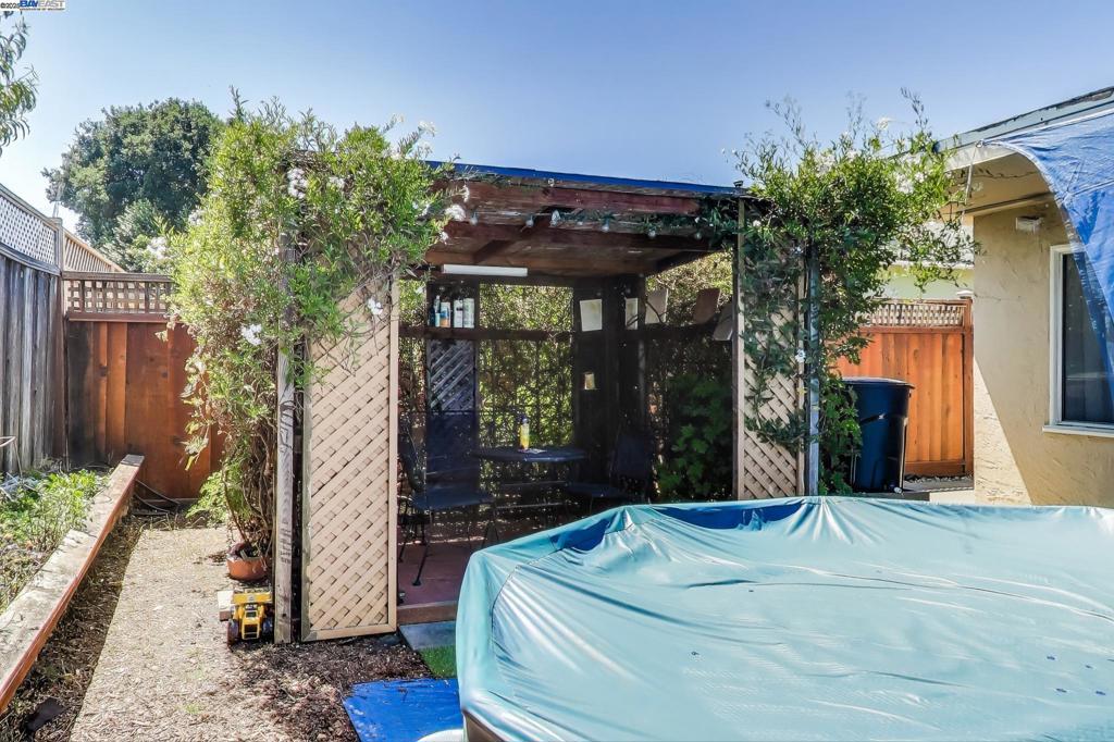 Hayward, California, 94544, United States, 3 Bedrooms Bedrooms, ,2 BathroomsBathrooms,Residential,For Sale,1938339