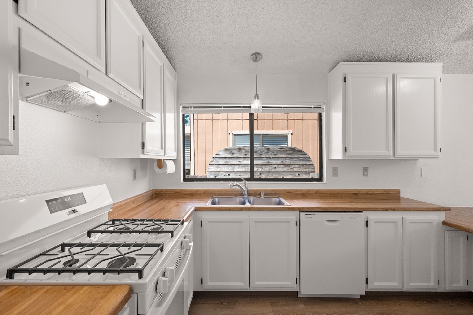  Single-level living + M Section location + owned solar + move-in ready - 物件實景