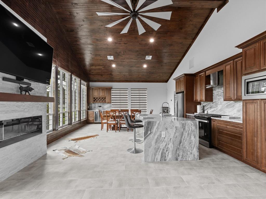 Italy, Texas, 76651, United States, 8 Bedrooms Bedrooms, ,6 BathroomsBathrooms,Residential,For Sale,1975477