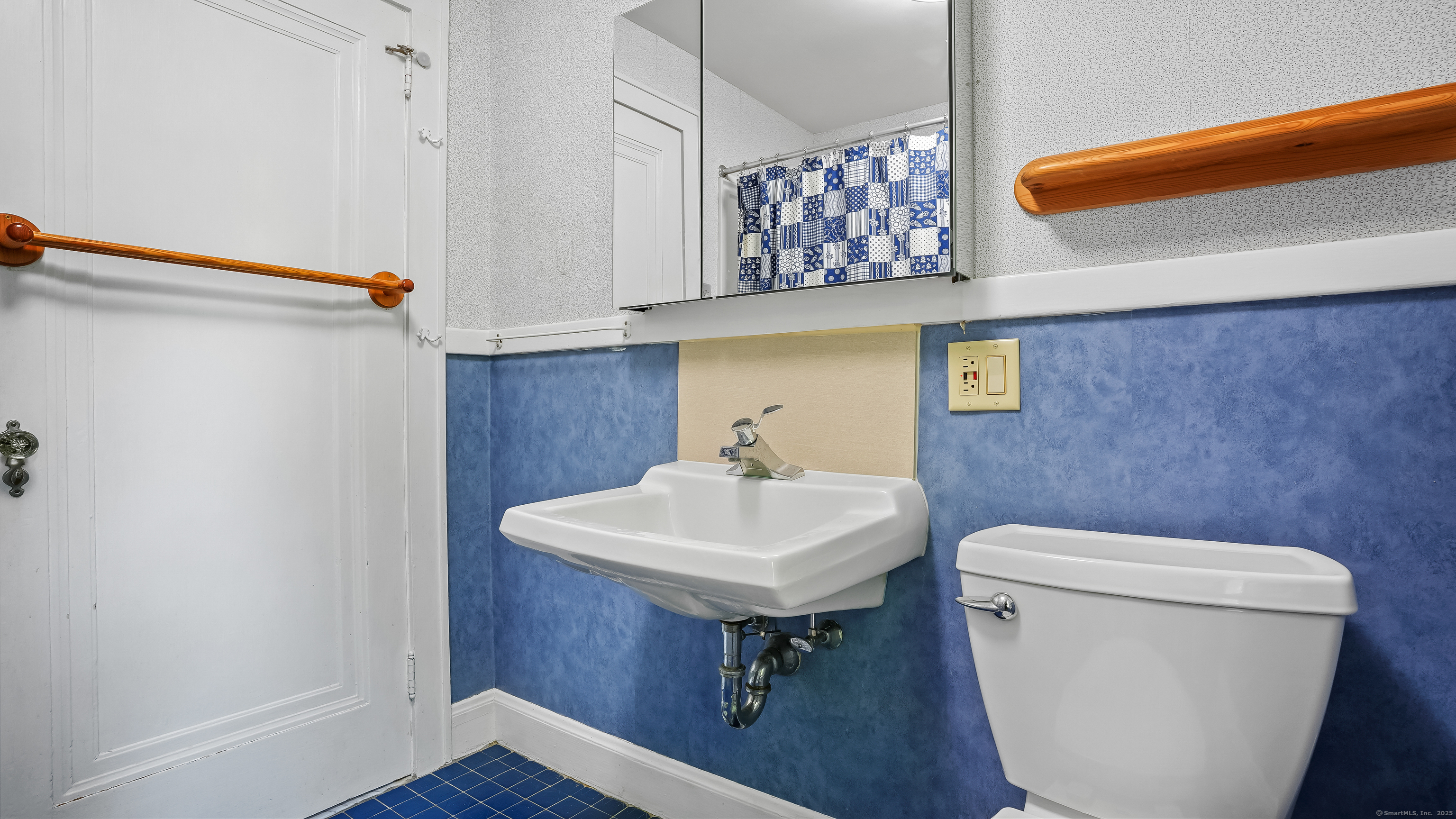 Hamden, Connecticut, 06517, United States, 4 Bedrooms Bedrooms, ,3 BathroomsBathrooms,Residential,For Sale,1917035
