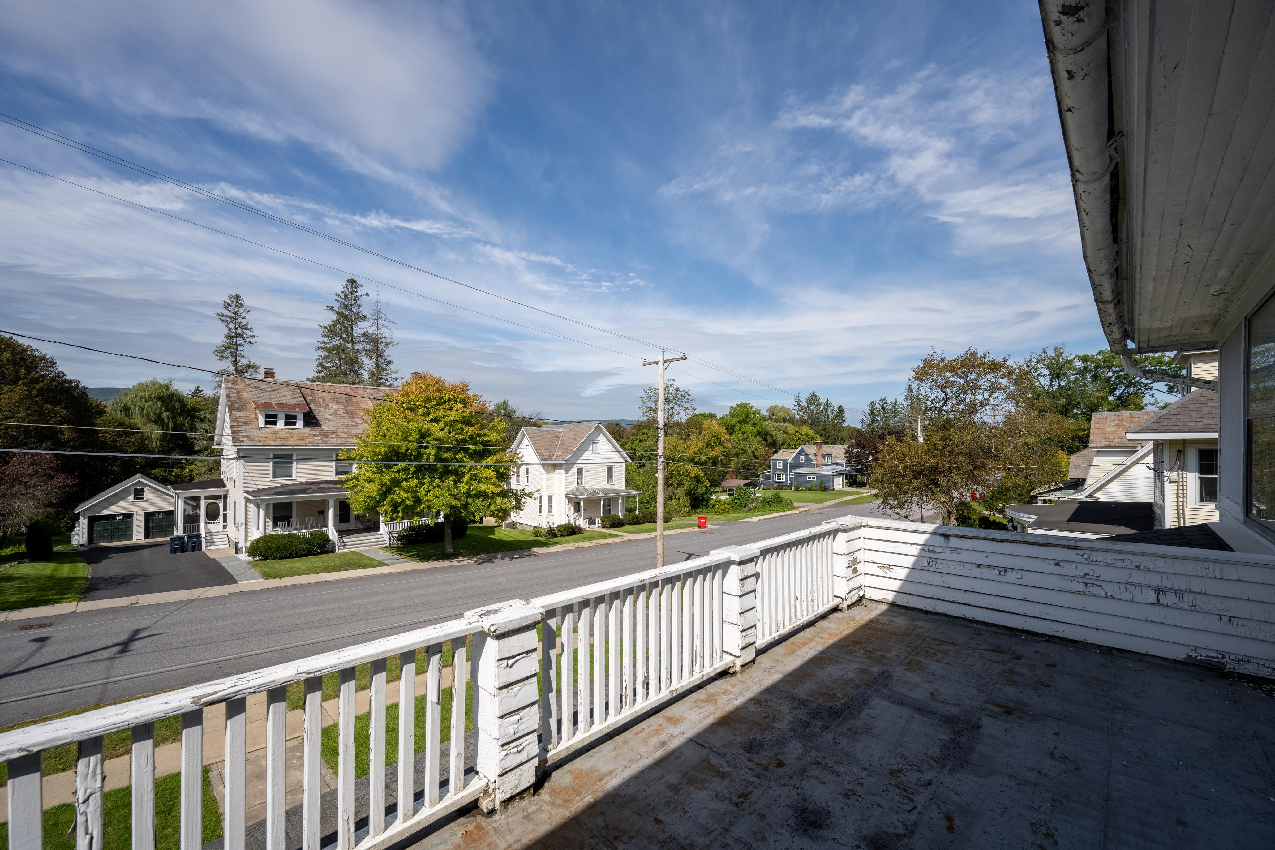  92 Champlain Avenue, Ticonderoga, NY, 12883 - 物件實景
