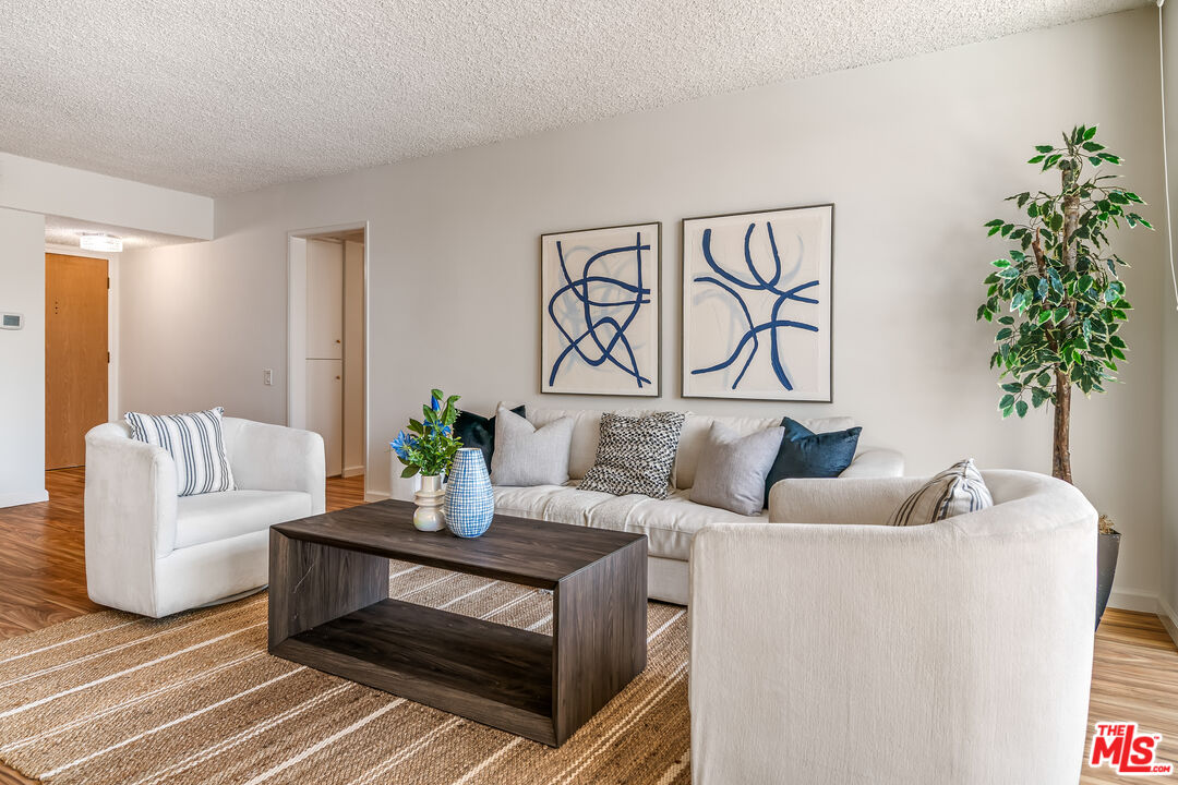 Sherman Oaks, California, 91423, United States, 2 Bedrooms Bedrooms, ,2 BathroomsBathrooms,Residential,For Sale,1920013