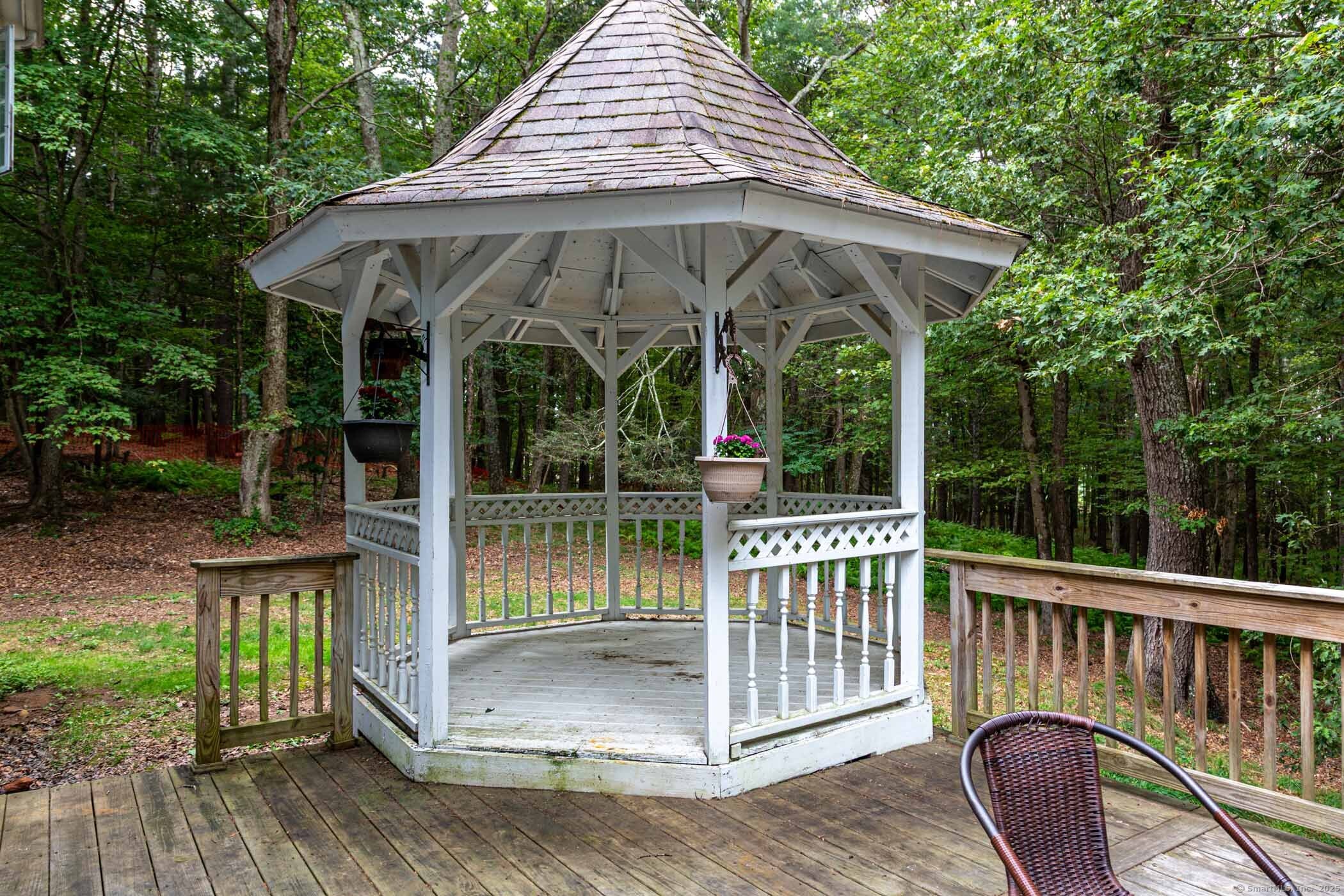 Willington, Connecticut, 06279, United States, 4 Bedrooms Bedrooms, ,3 BathroomsBathrooms,Residential,For Sale,1939057