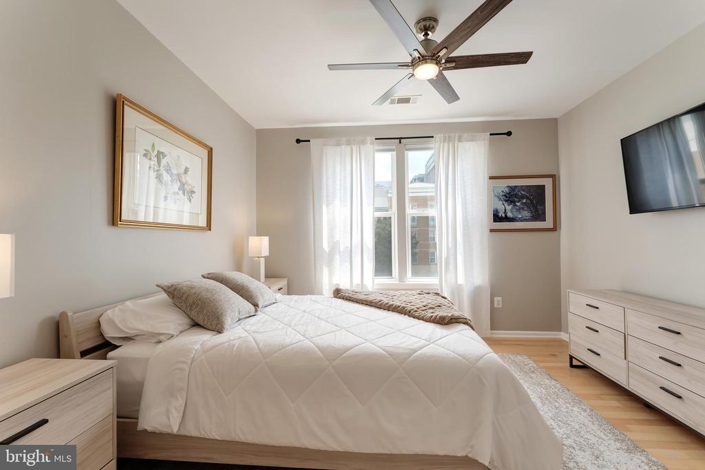Reston, Virginia, 20190, United States, 2 Bedrooms Bedrooms, ,2 BathroomsBathrooms,Residential,For Sale,1904238