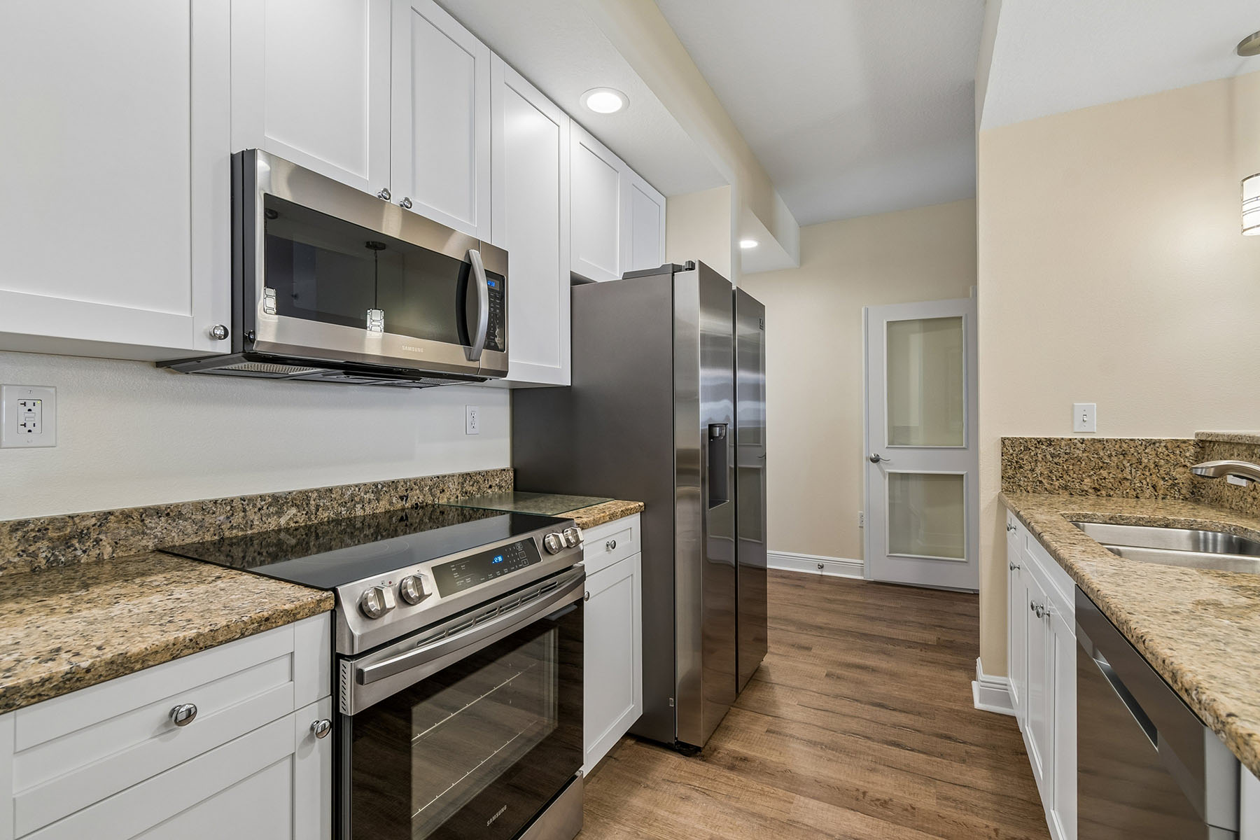  STATION SQUARE CONDO - 物件實景