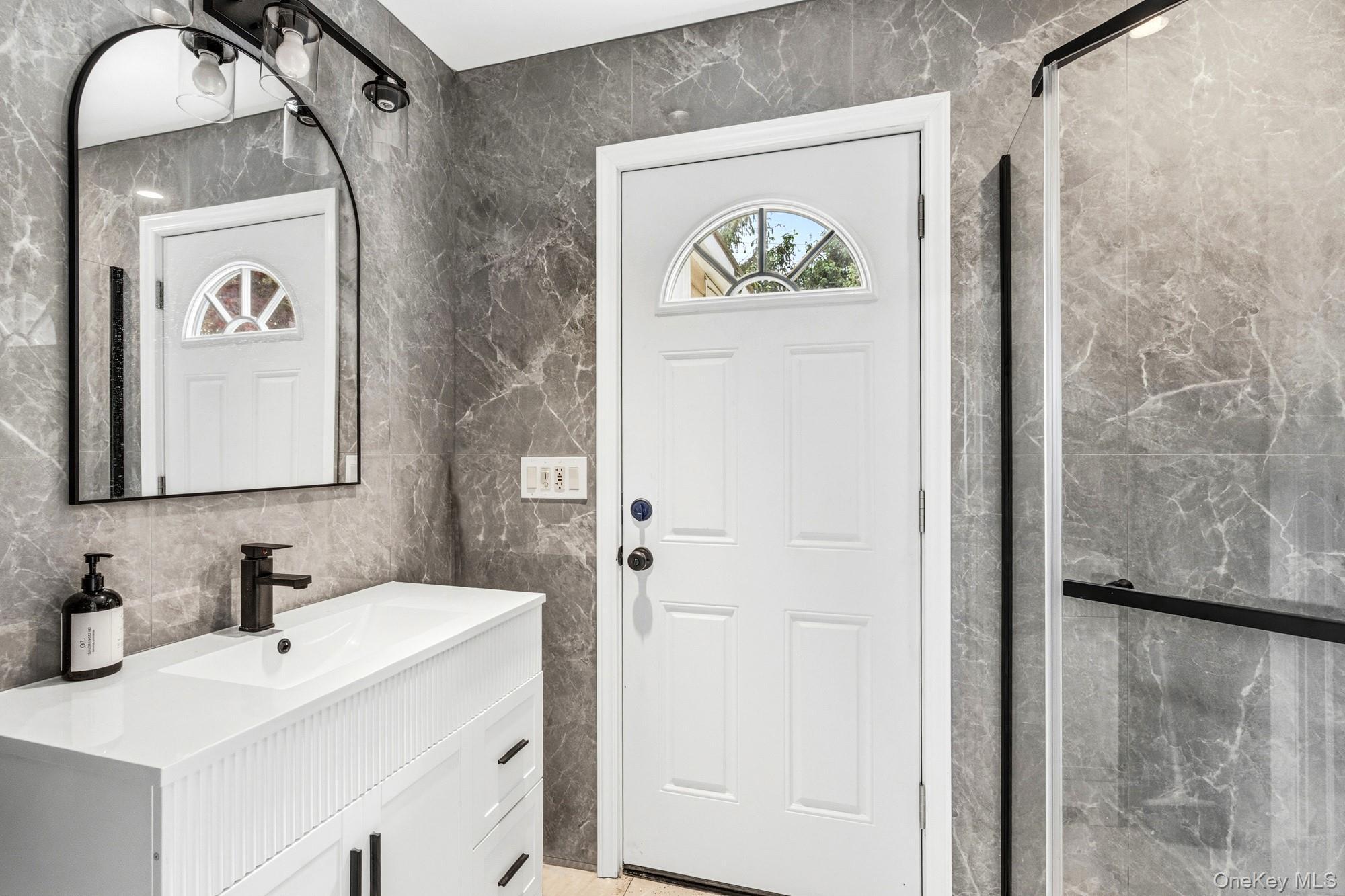  18 Sherwood Lane, Roslyn Heights, NY, 11577 - 物件實景